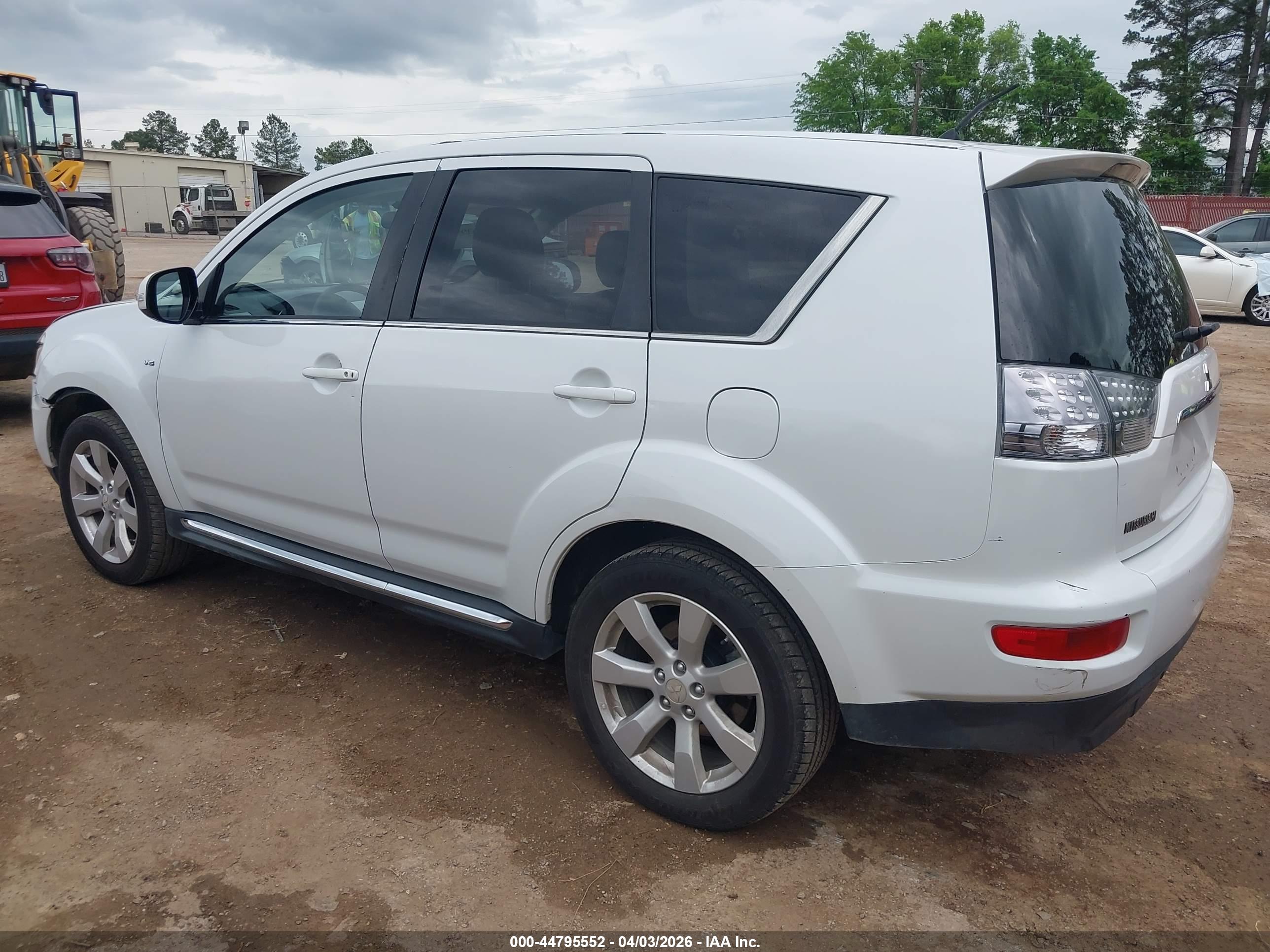 MITSUBISHI OUTLANDER image 3