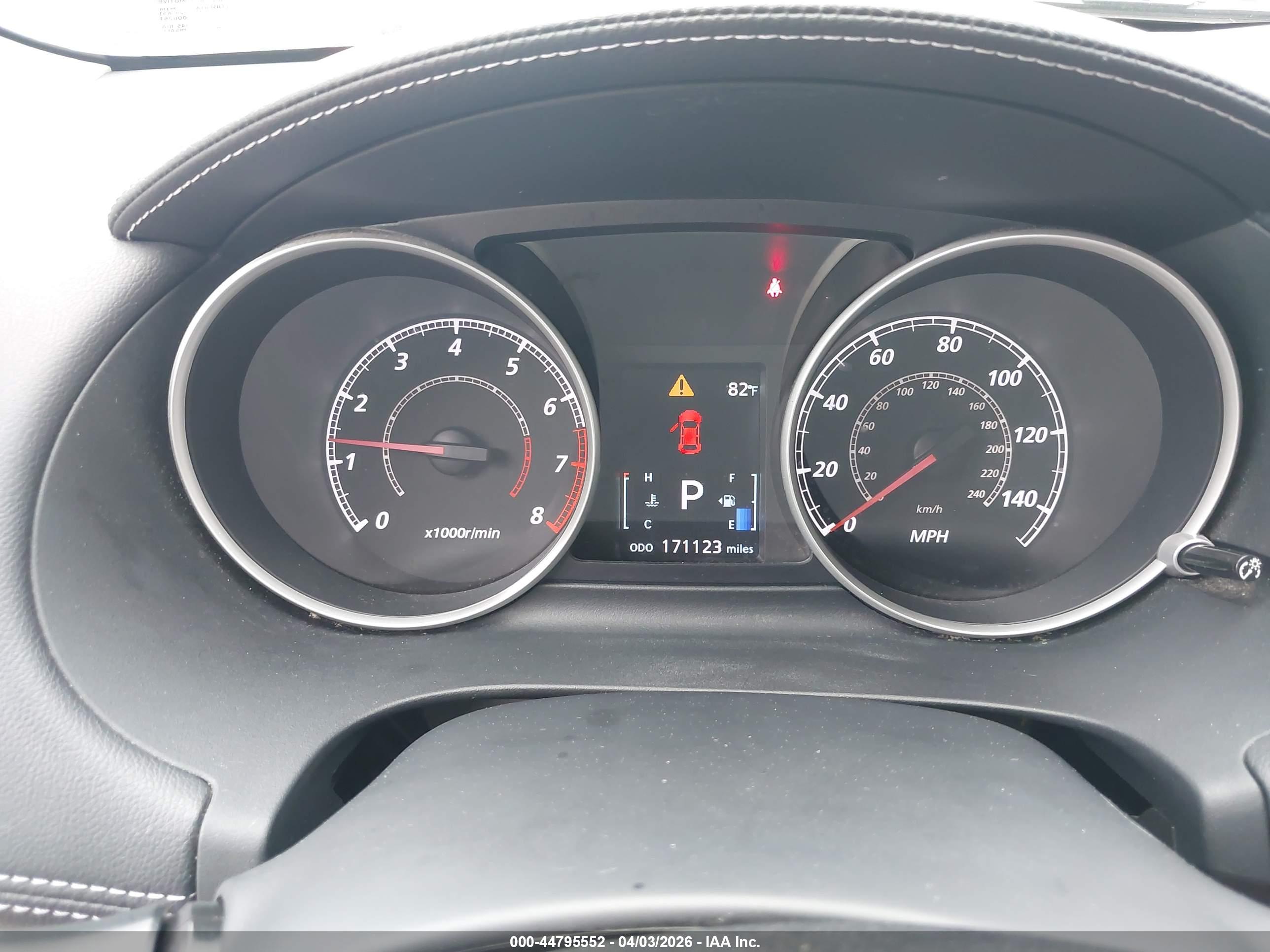 MITSUBISHI OUTLANDER image 7