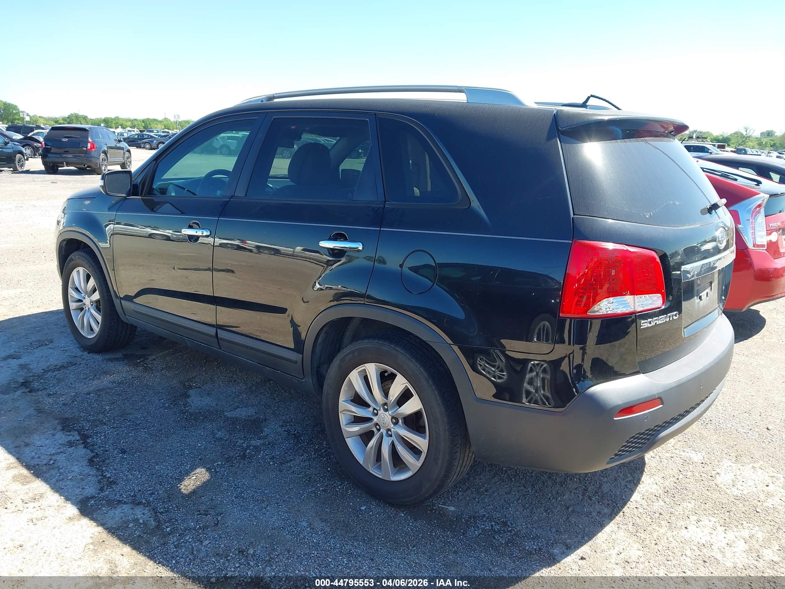 KIA SORENTO image 3