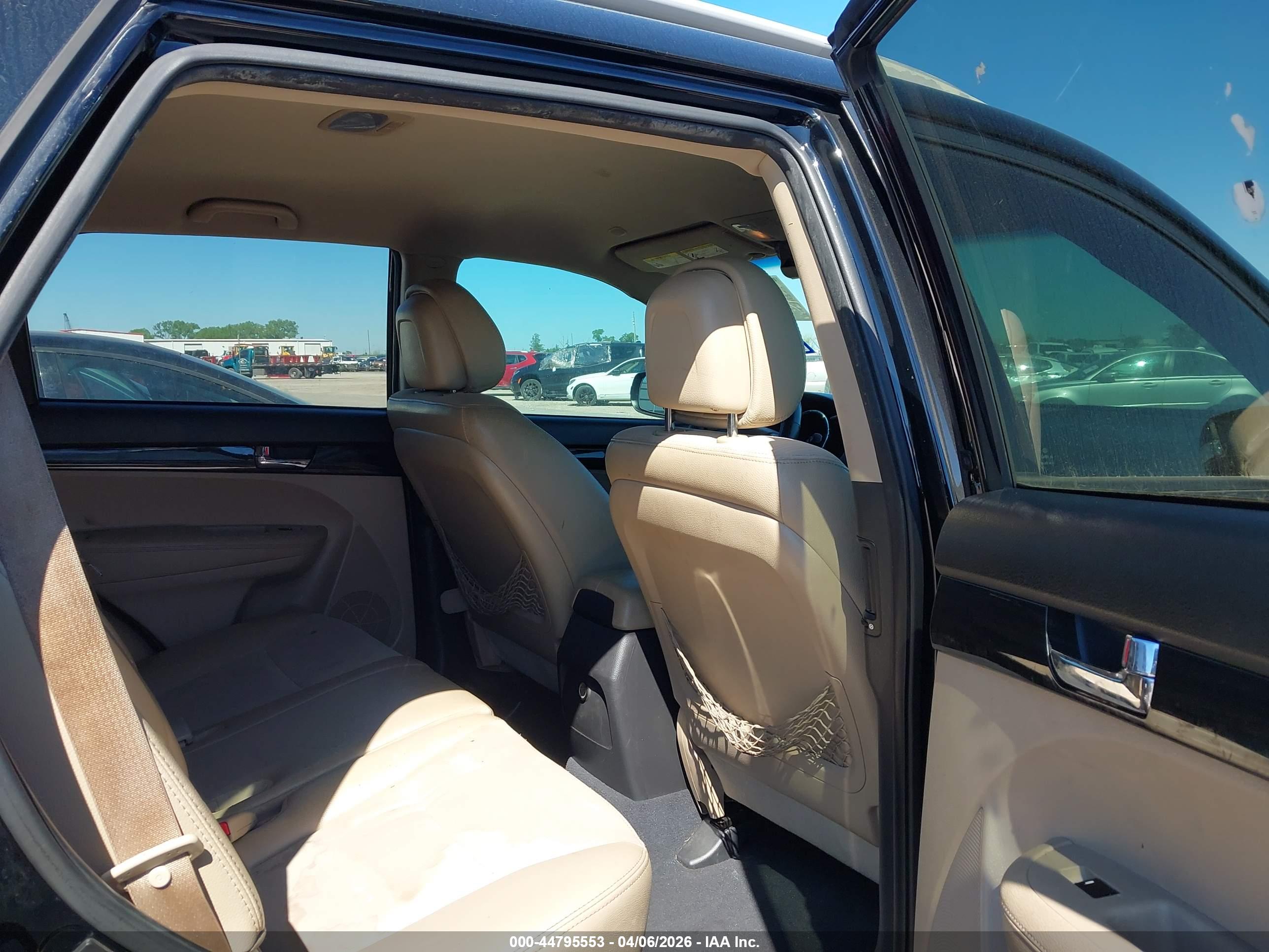 KIA SORENTO image 8