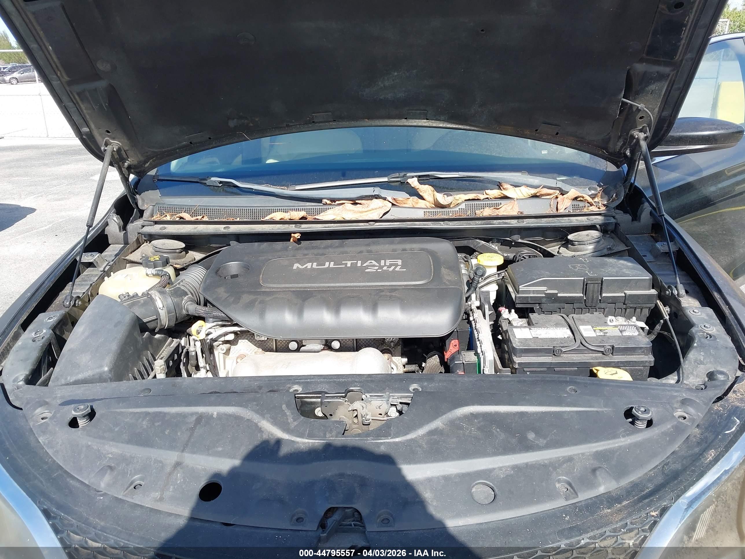 CHRYSLER 200 image 10