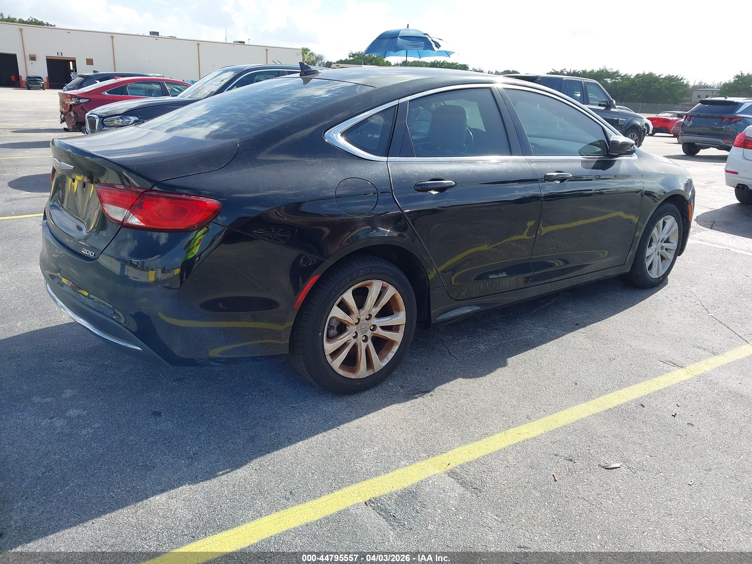 CHRYSLER 200 image 4