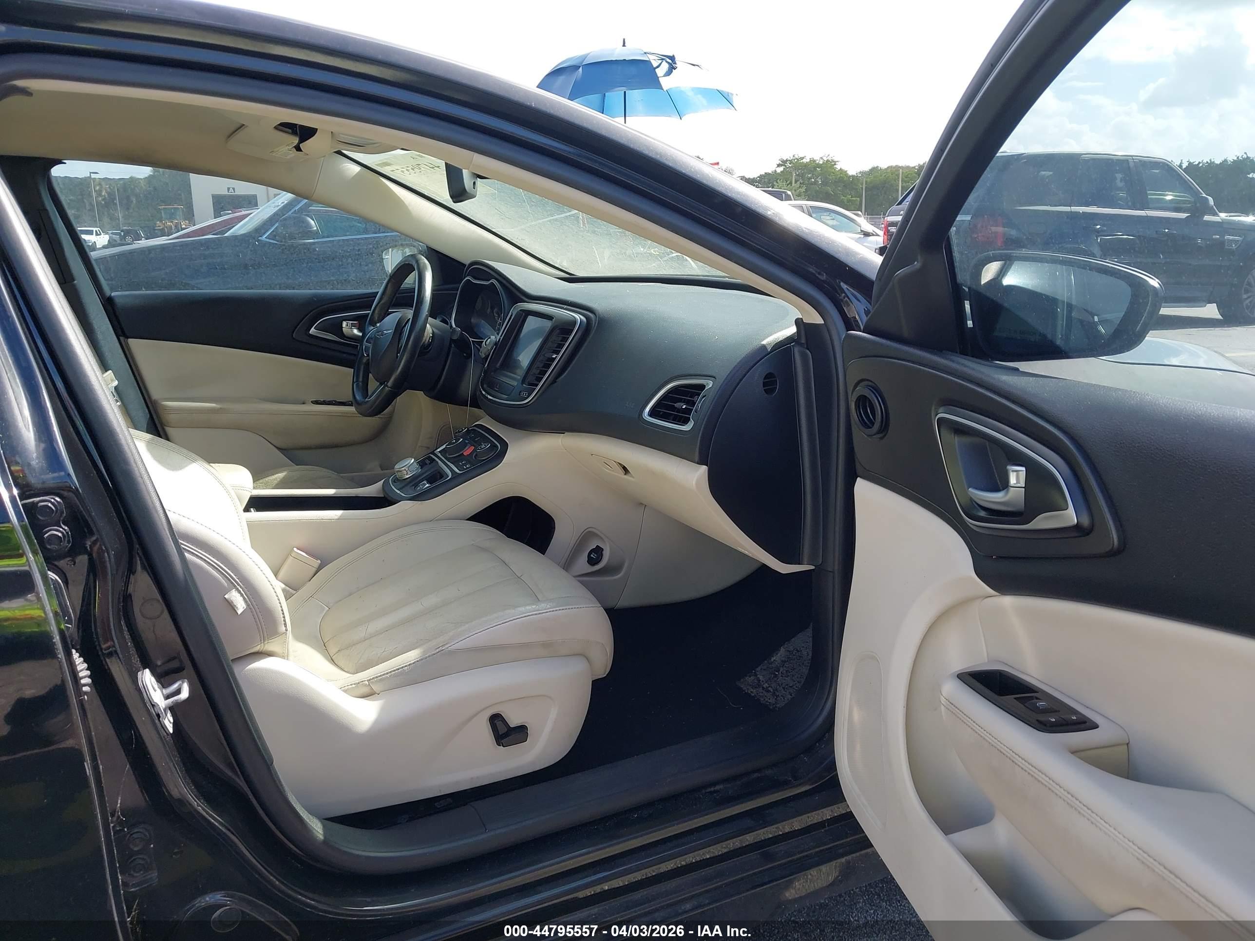 CHRYSLER 200 image 5