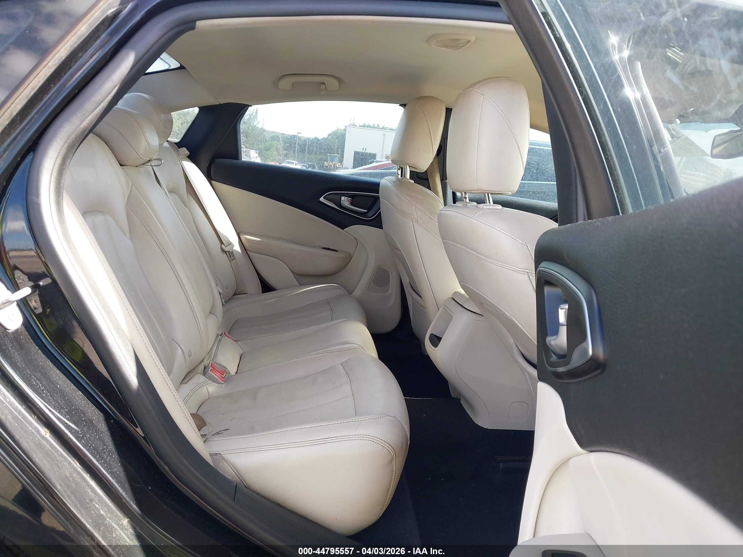 CHRYSLER 200 image 8