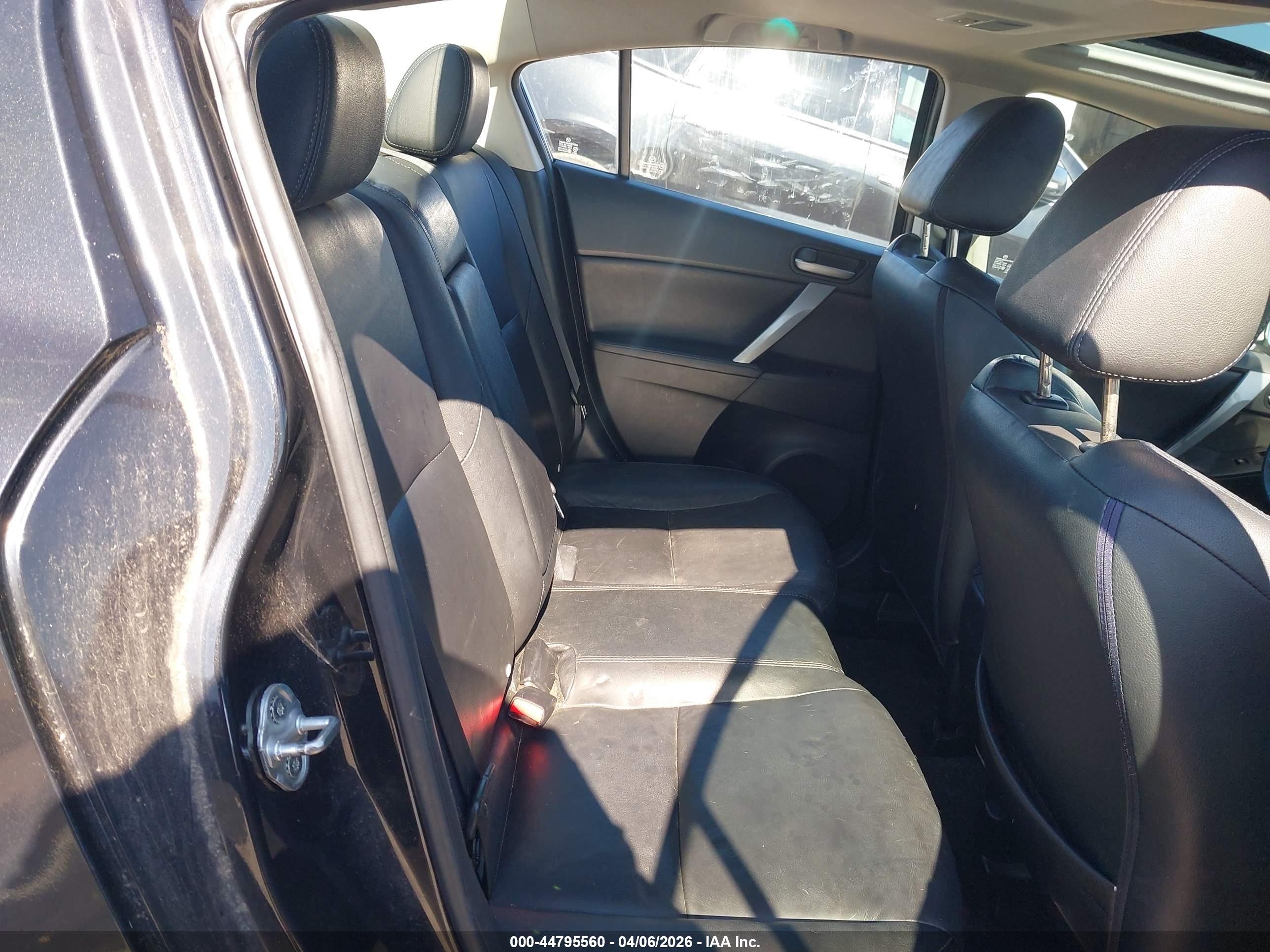 MAZDA MAZDA3 image 8