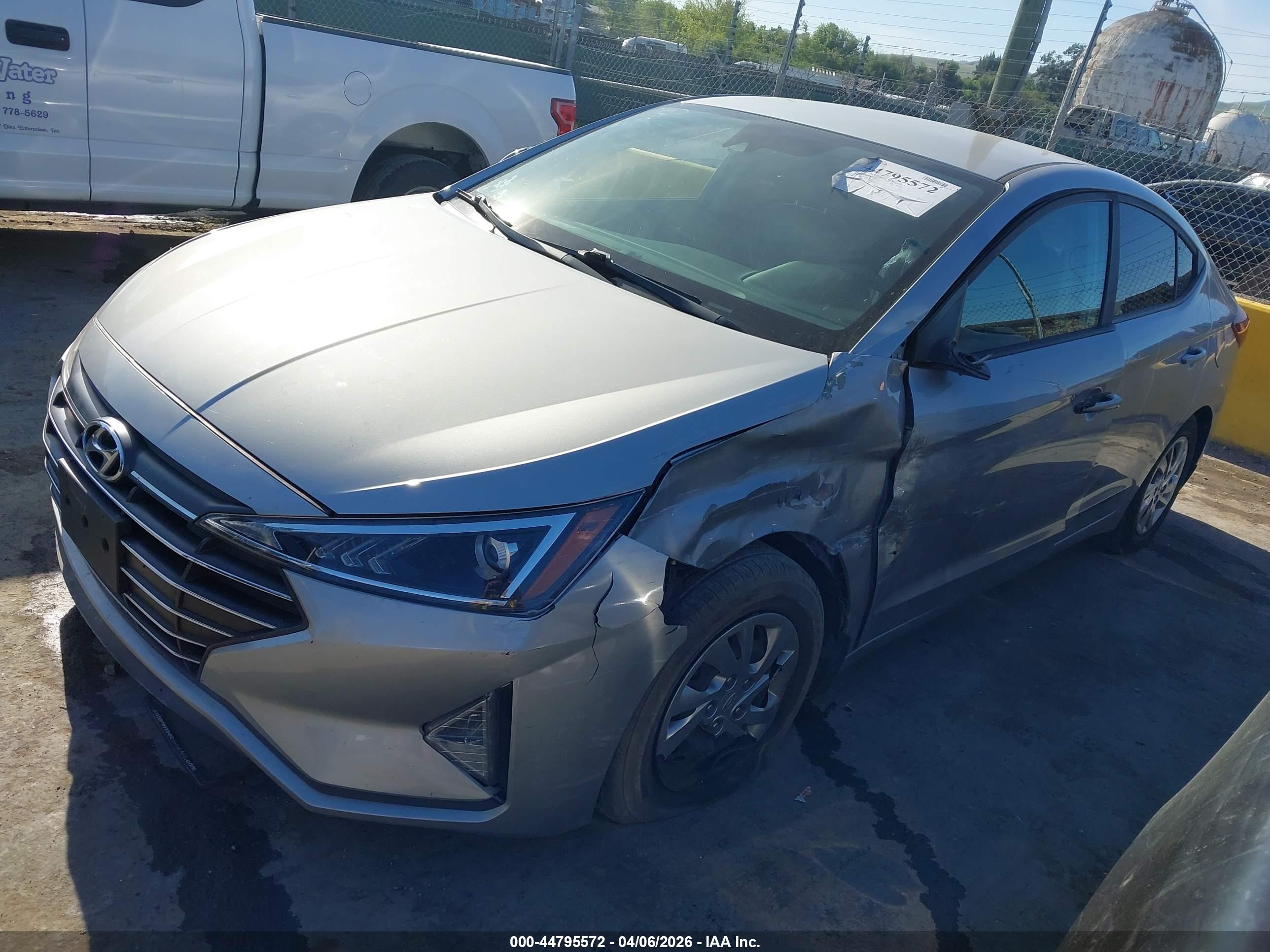 HYUNDAI ELANTRA image 2