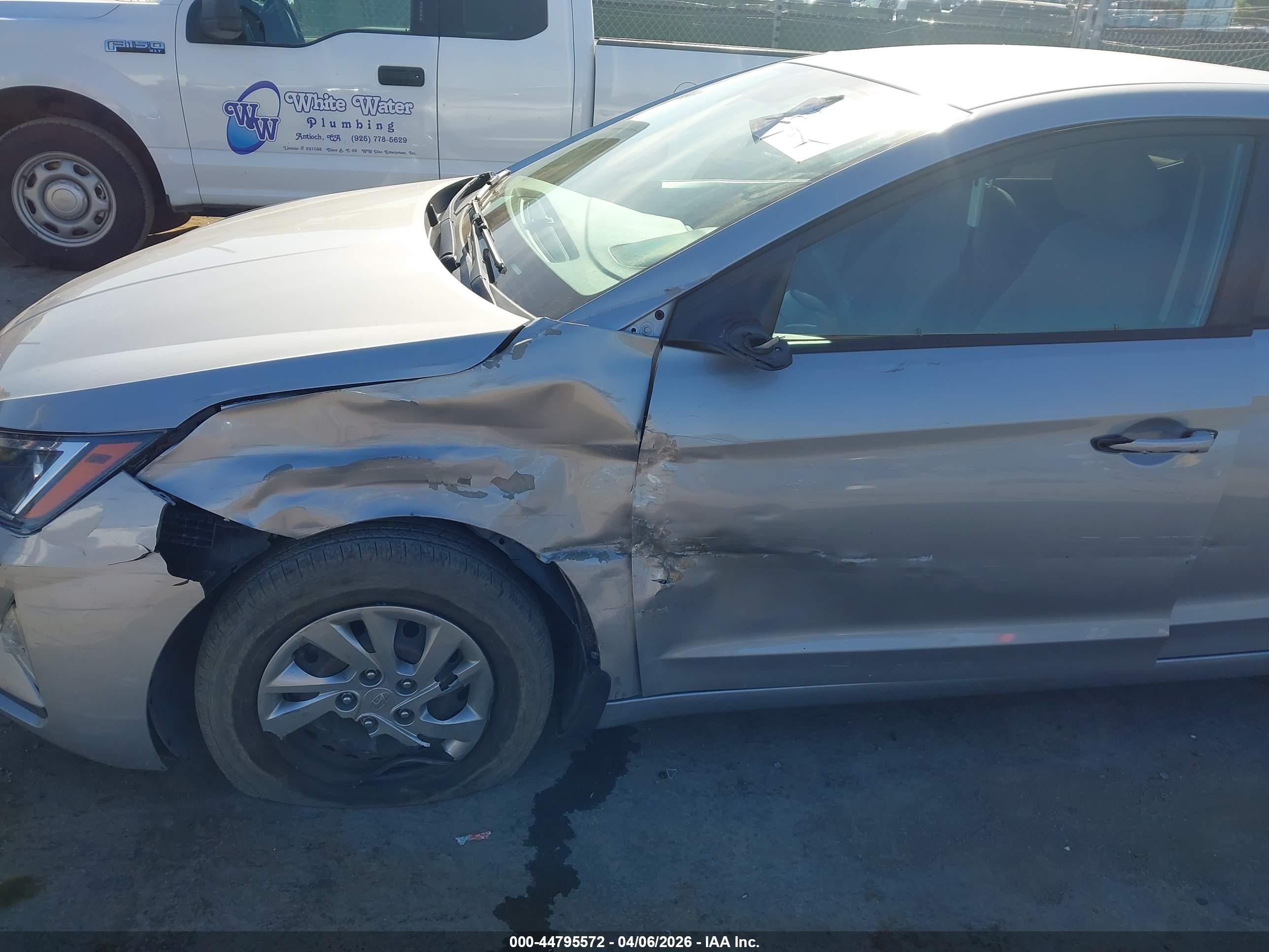 HYUNDAI ELANTRA image 6