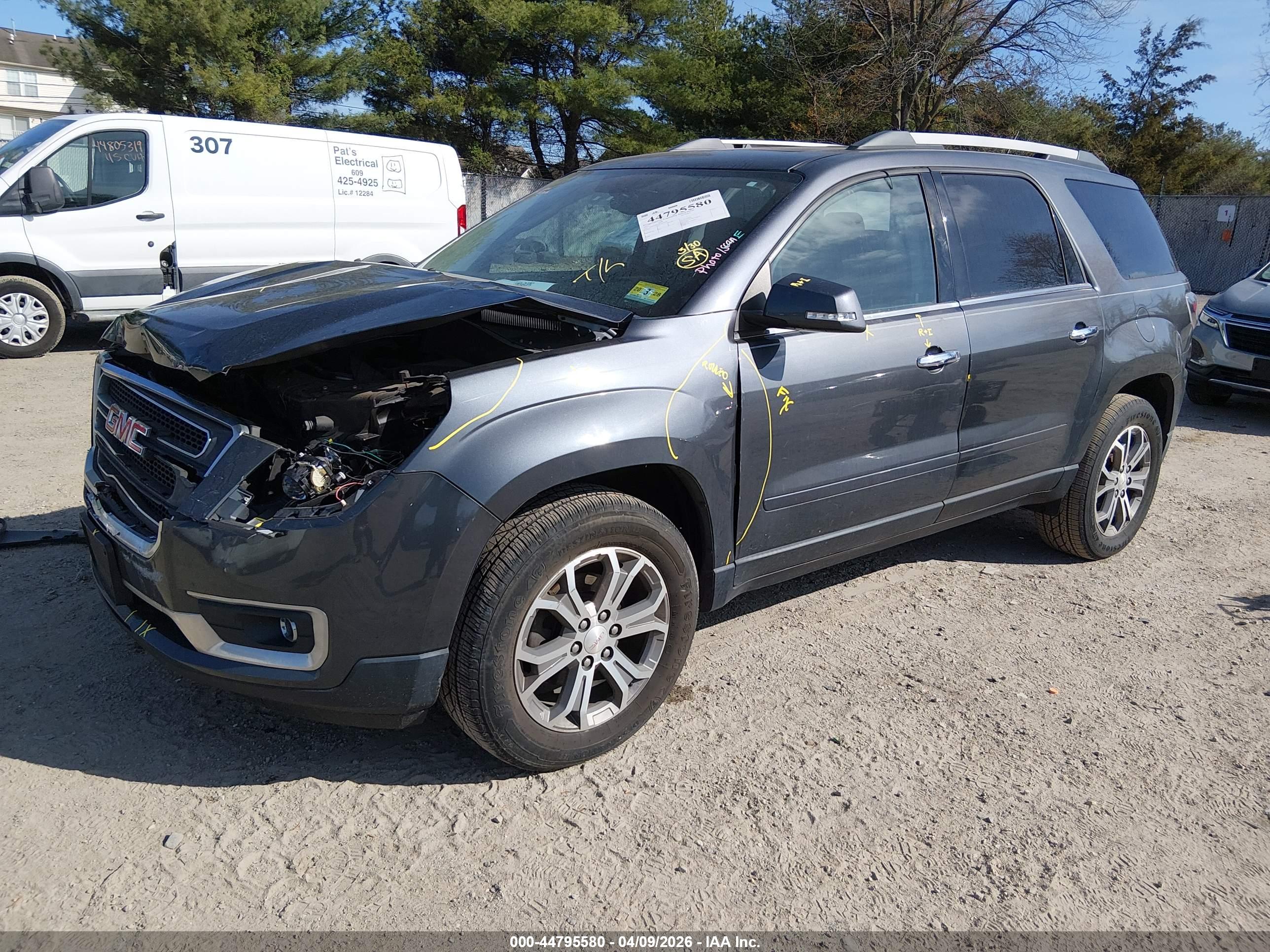 GMC ACADIA image 2