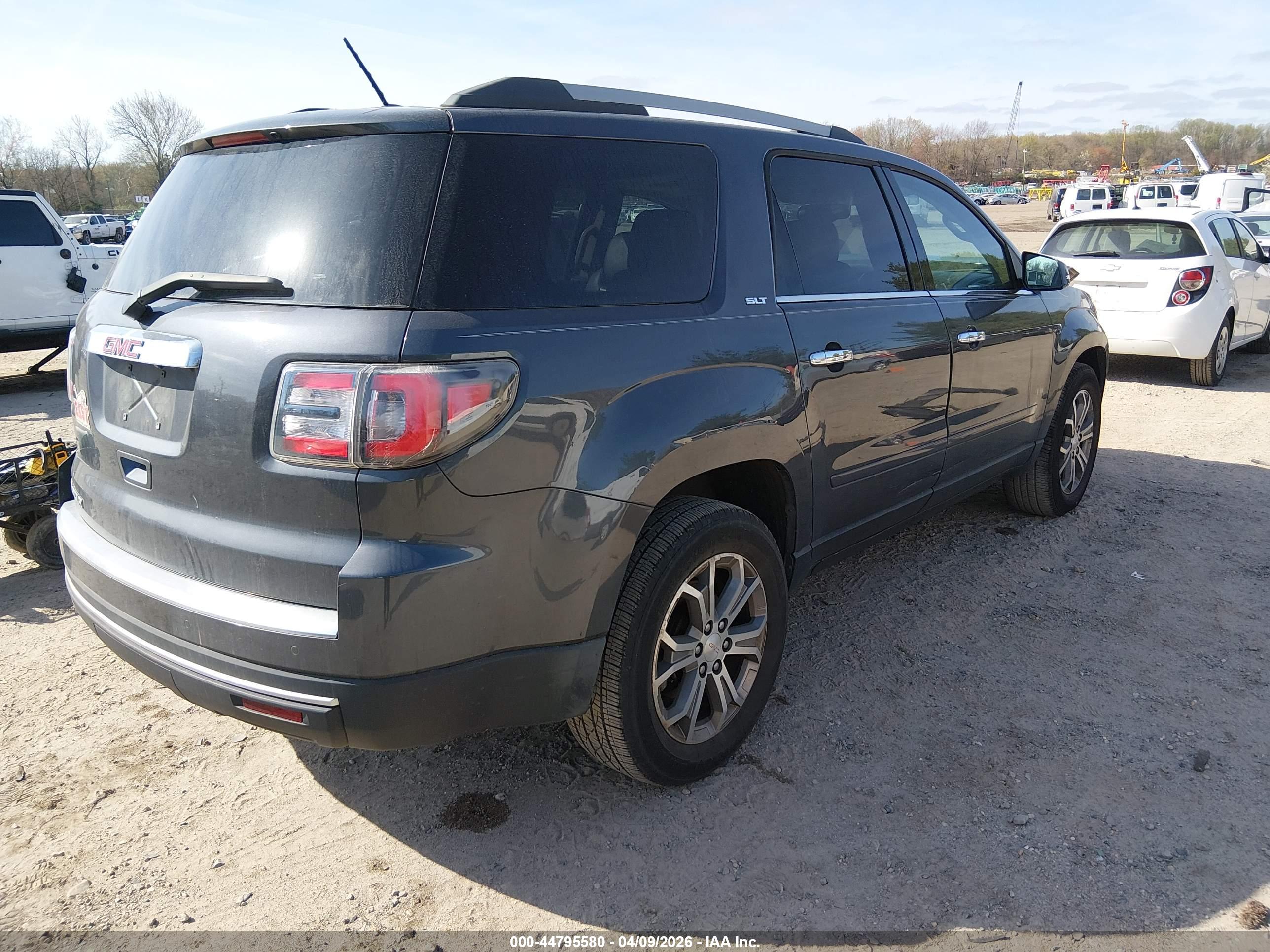 GMC ACADIA image 4