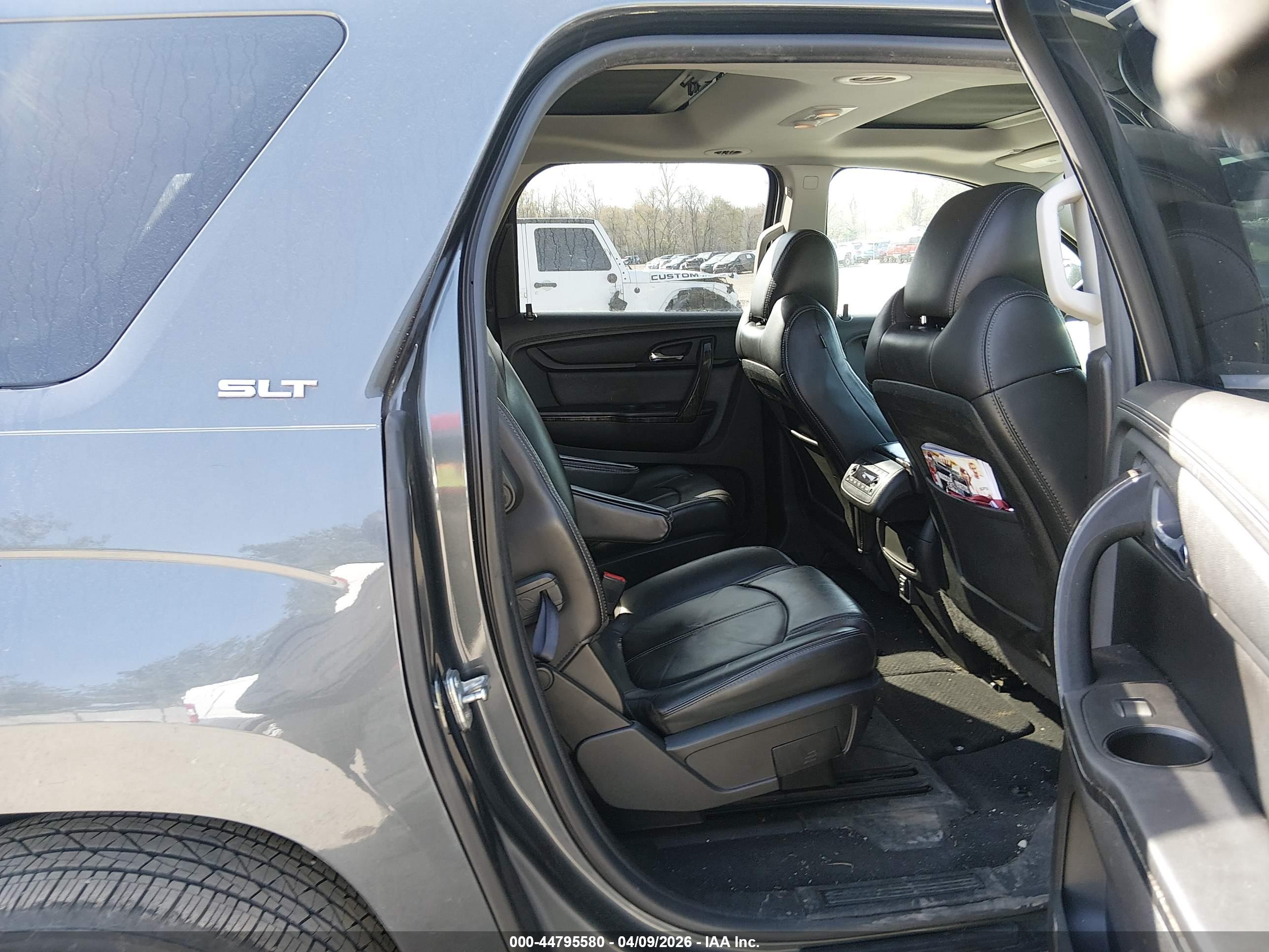 GMC ACADIA image 8