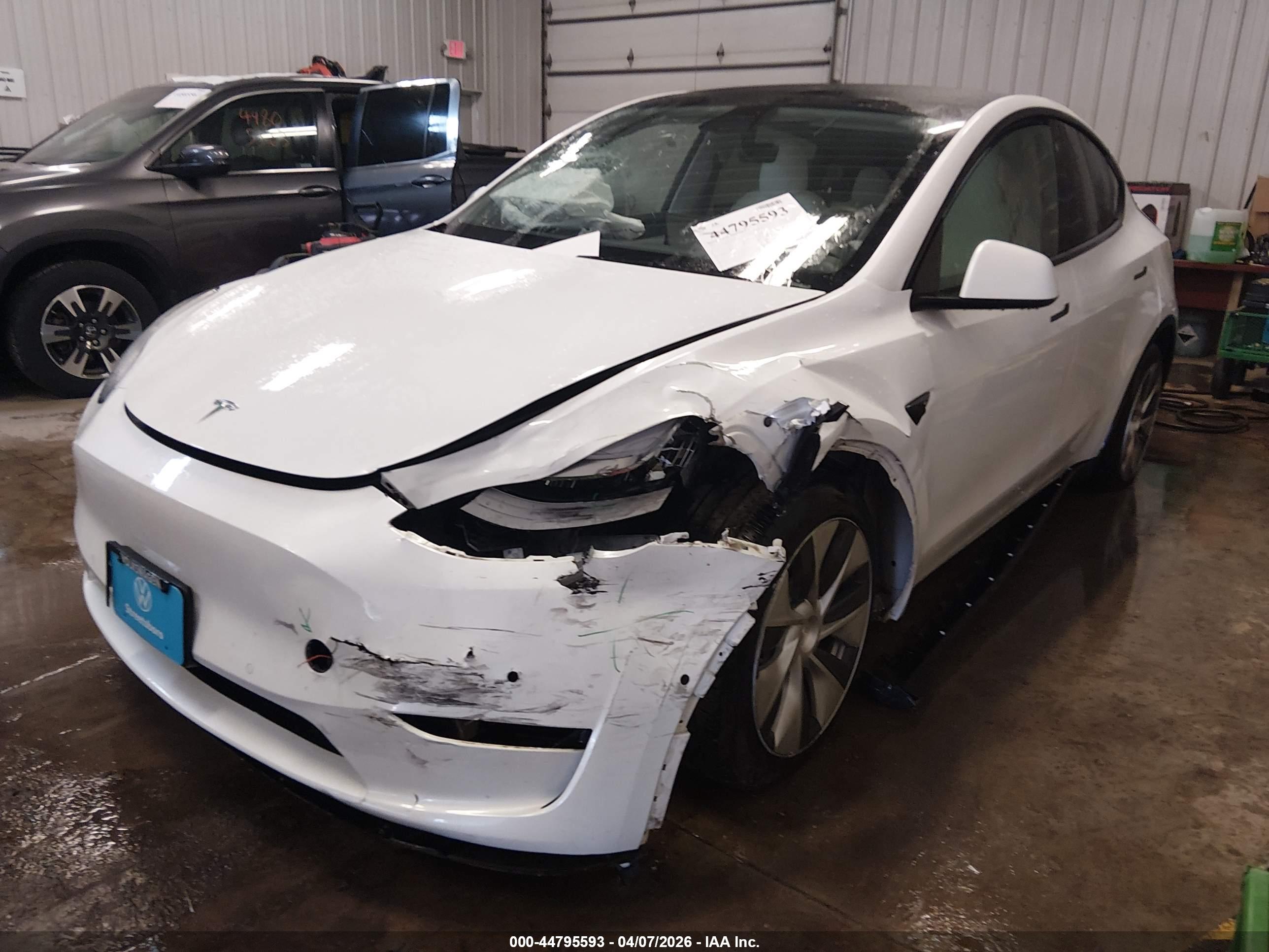 TESLA MODEL image 2