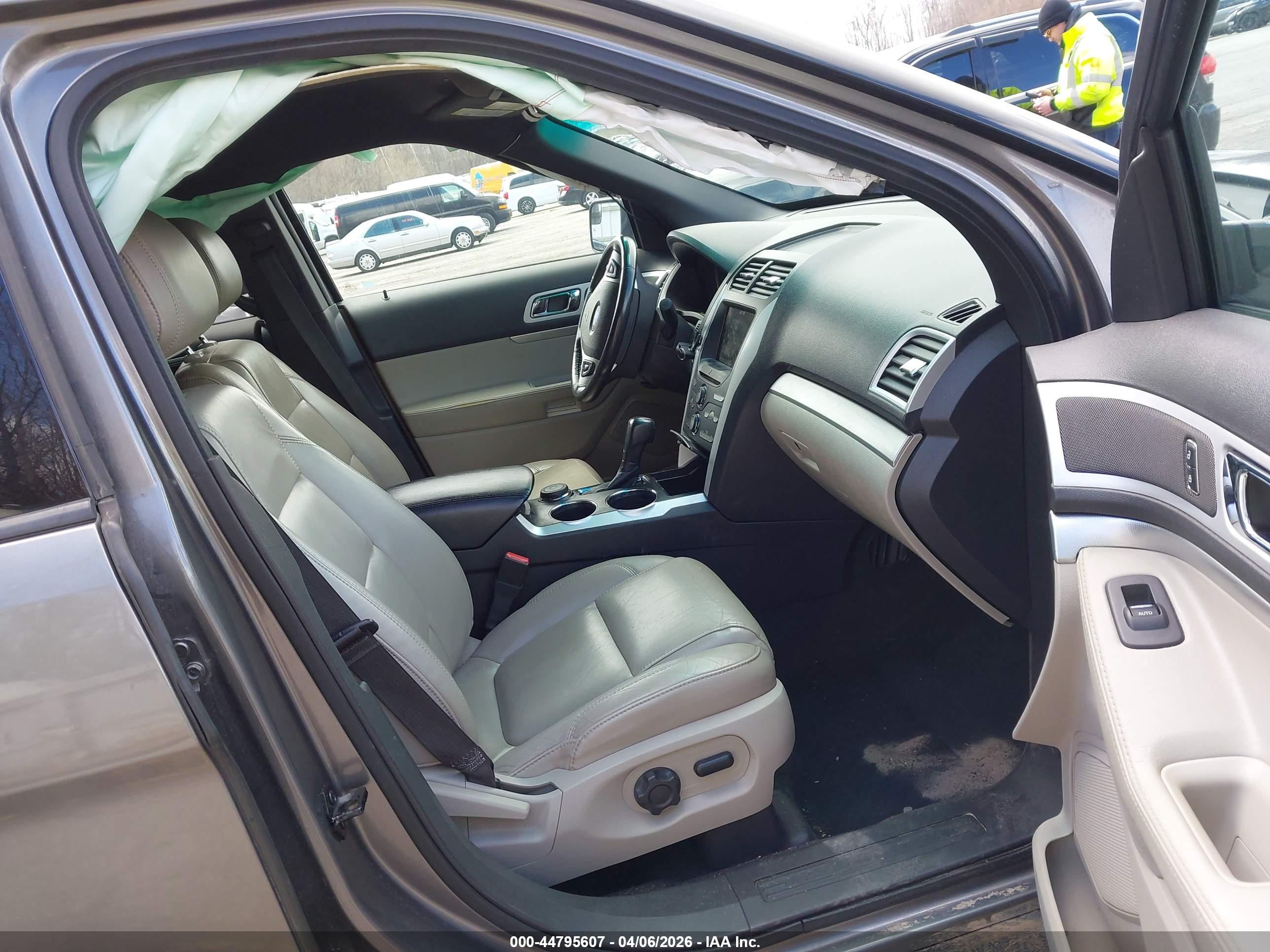 FORD EXPLORER image 5