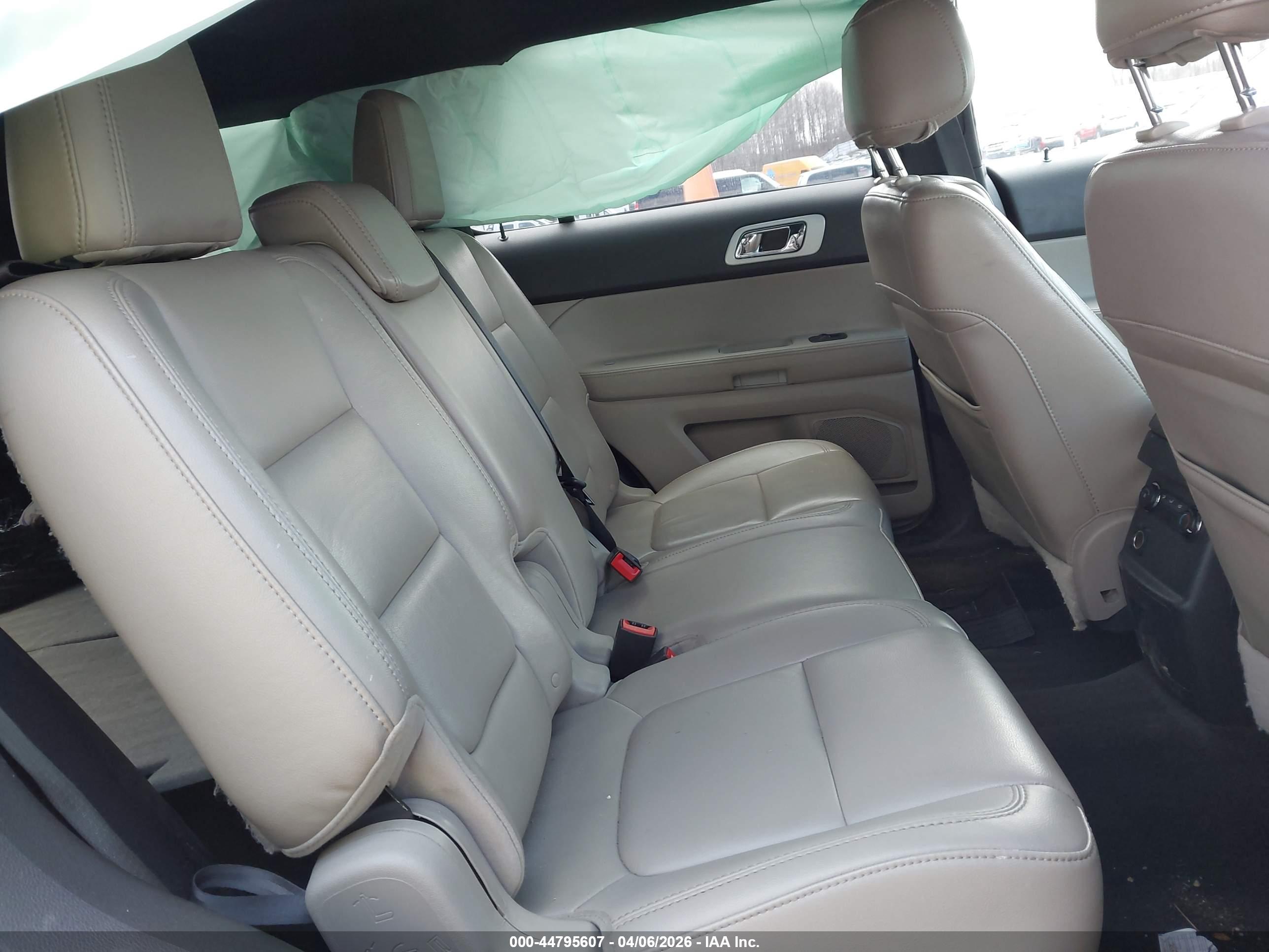 FORD EXPLORER image 8
