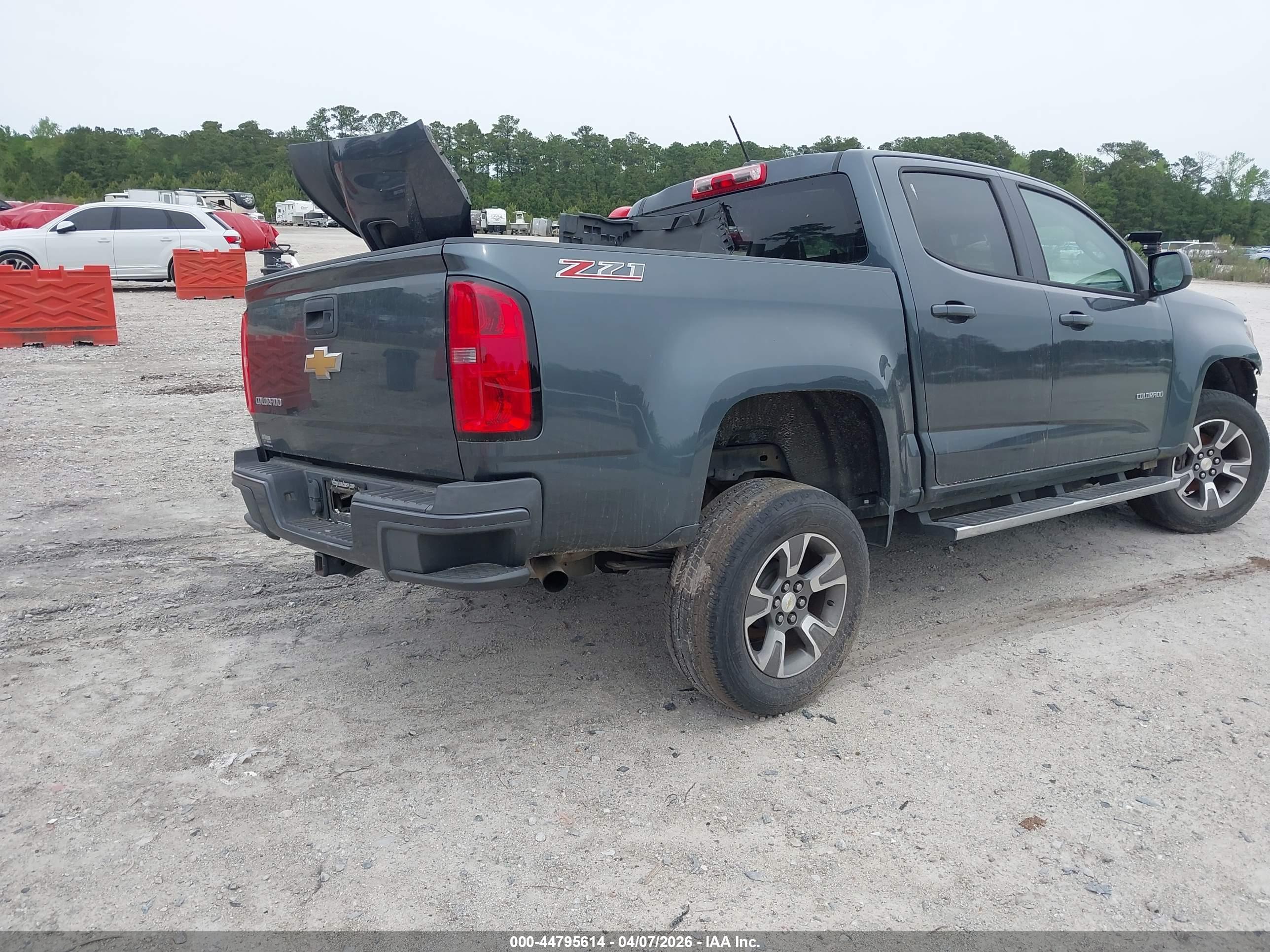 CHEVROLET COLORADO image 4