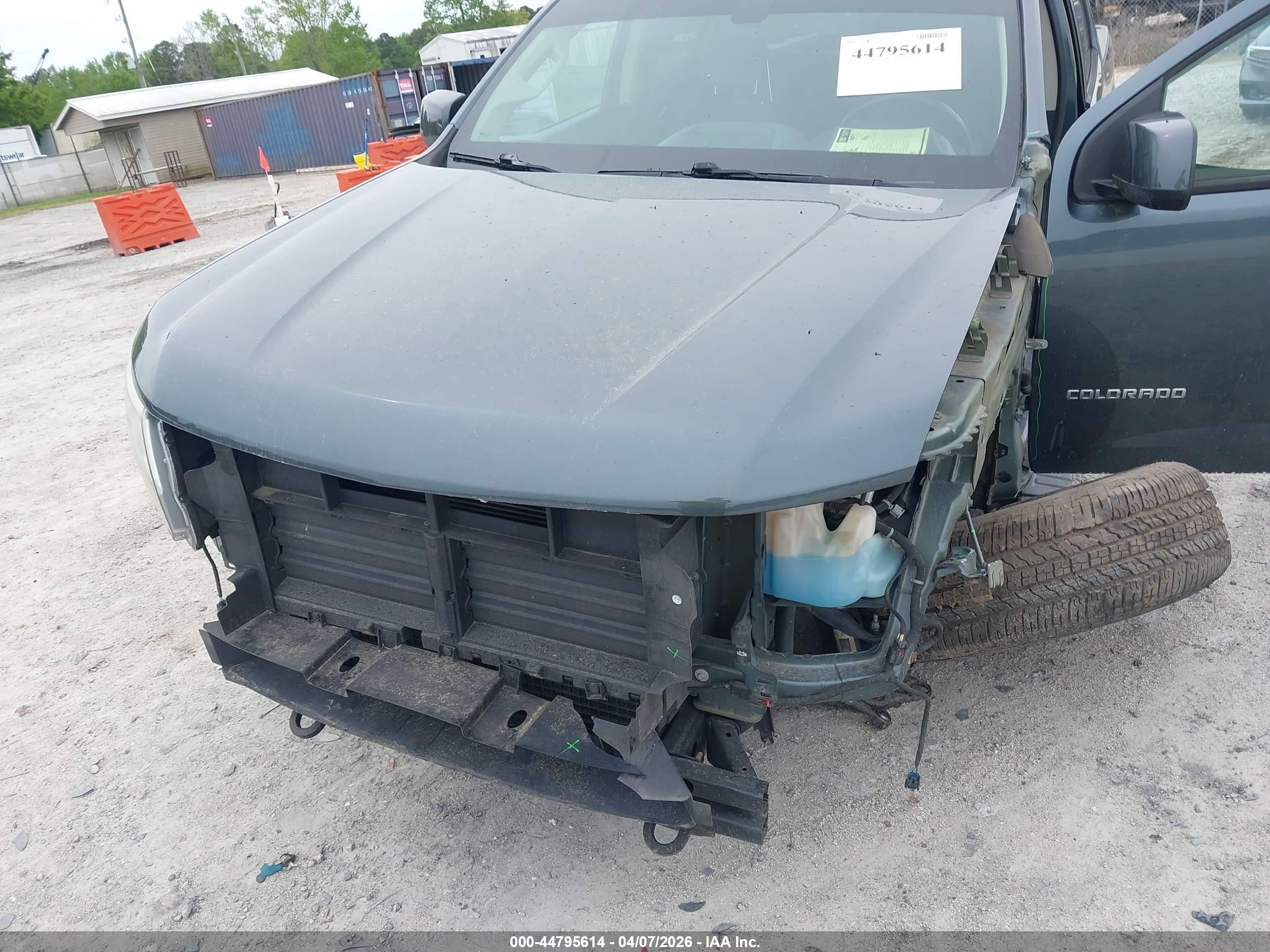 CHEVROLET COLORADO image 6