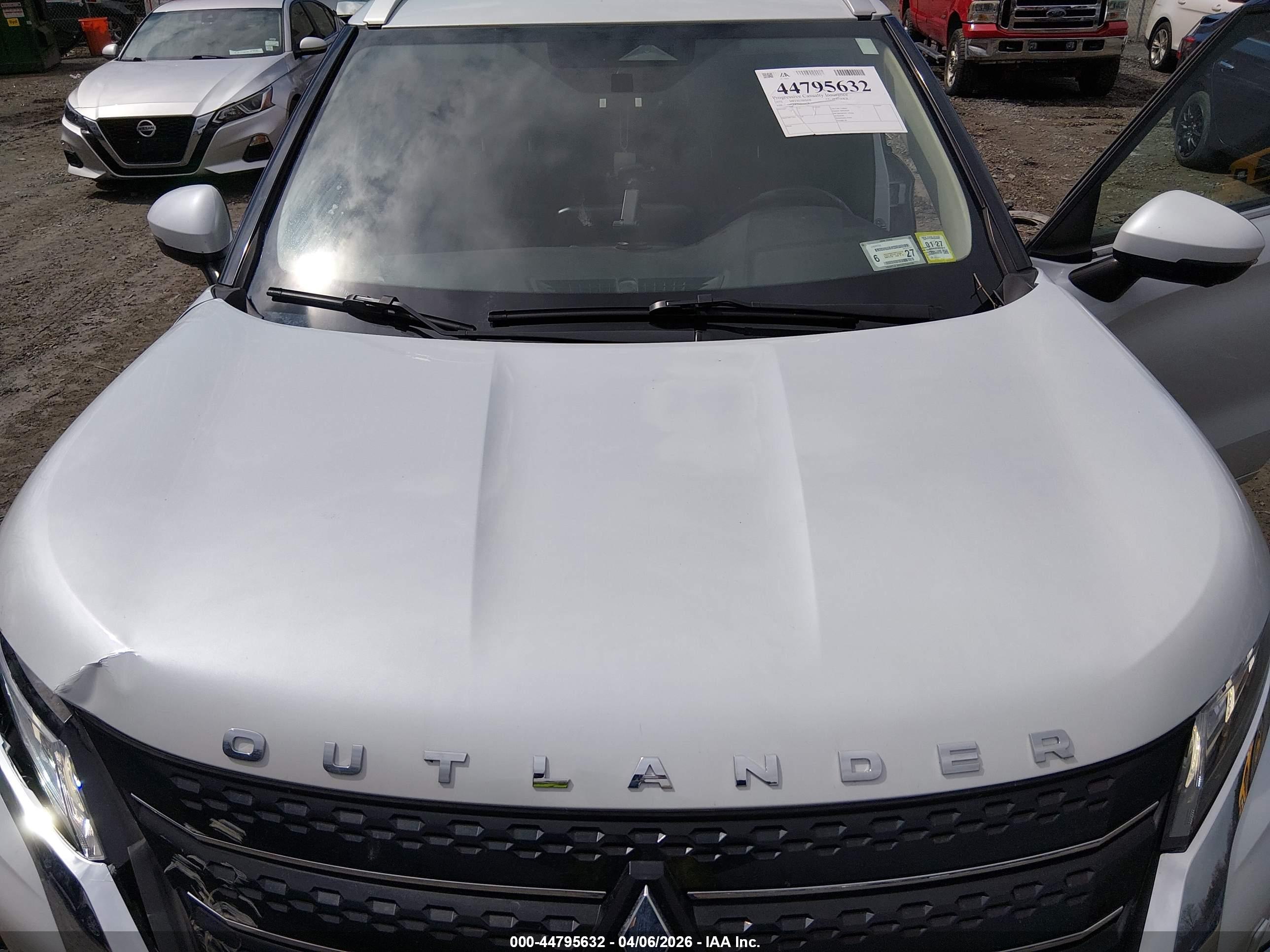 MITSUBISHI OUTLANDER image 10