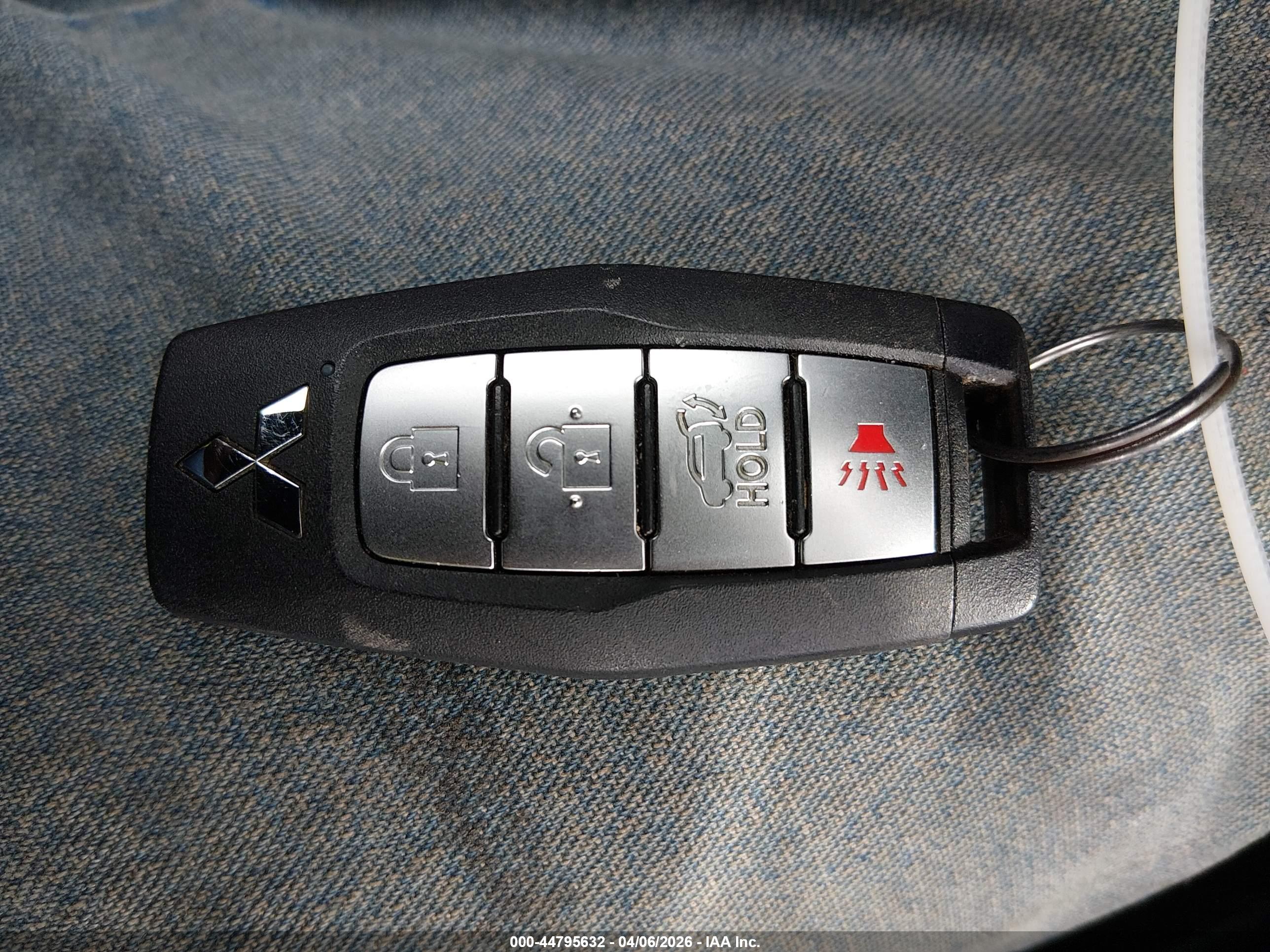 MITSUBISHI OUTLANDER image 11