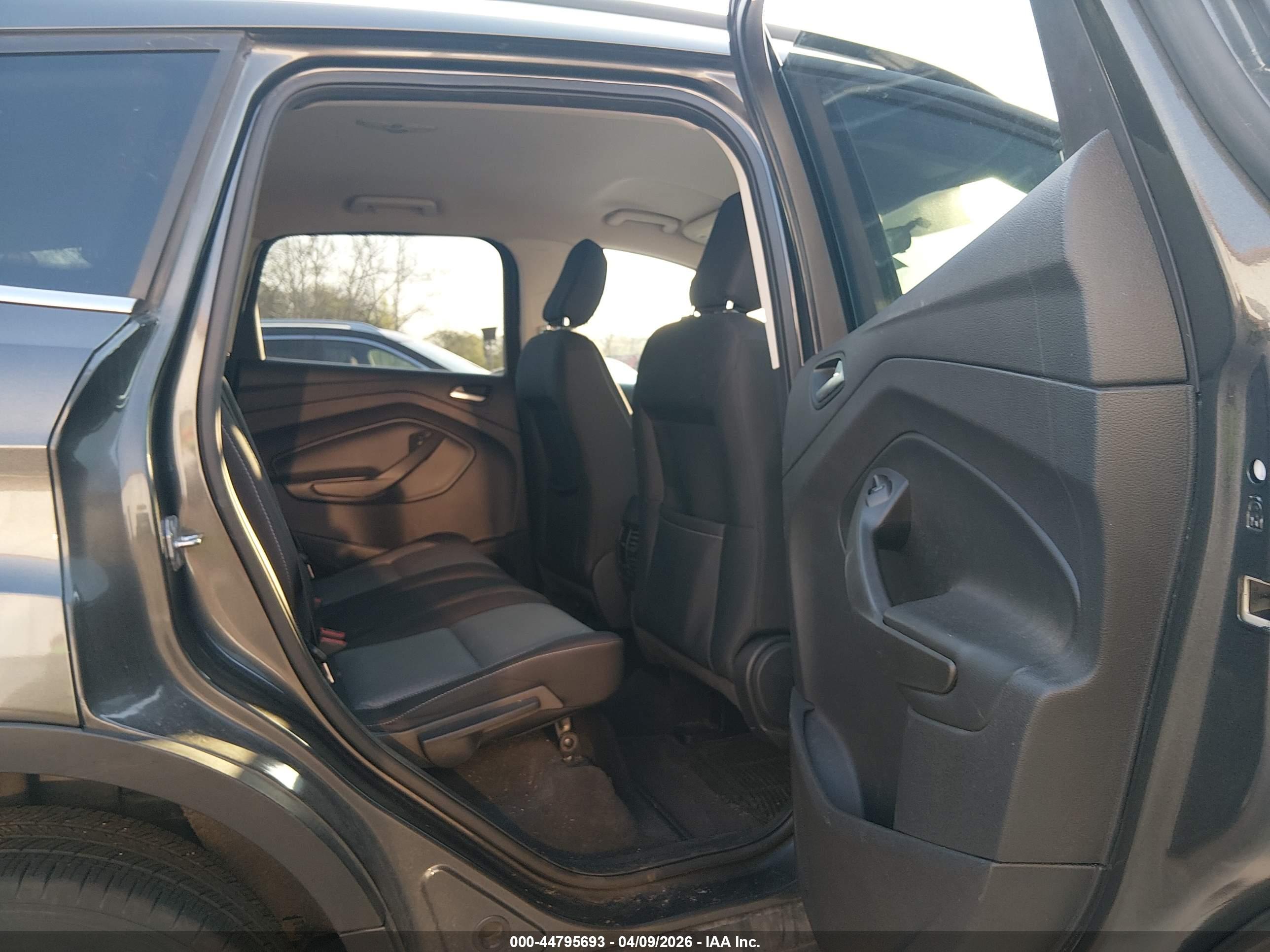 FORD ESCAPE image 8