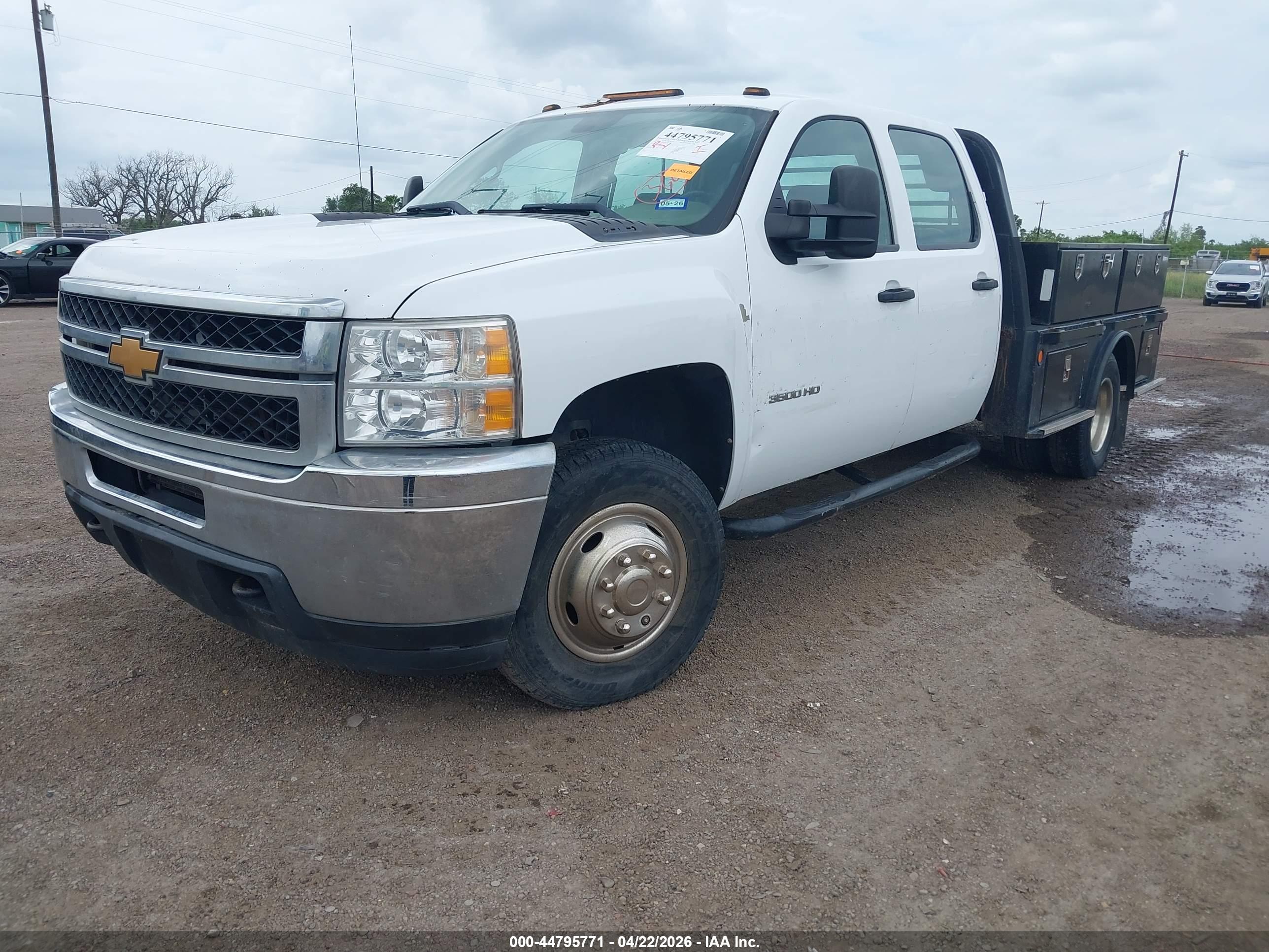 CHEVROLET SILVERADO image 2