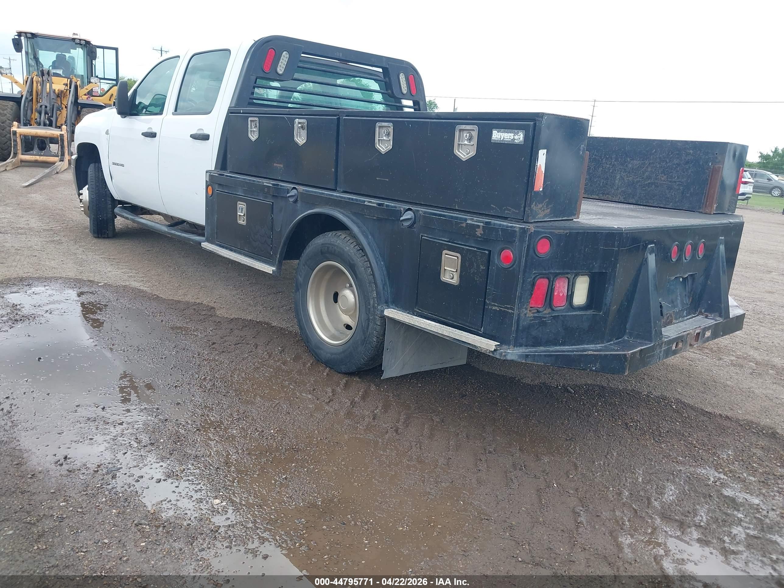 CHEVROLET SILVERADO image 3