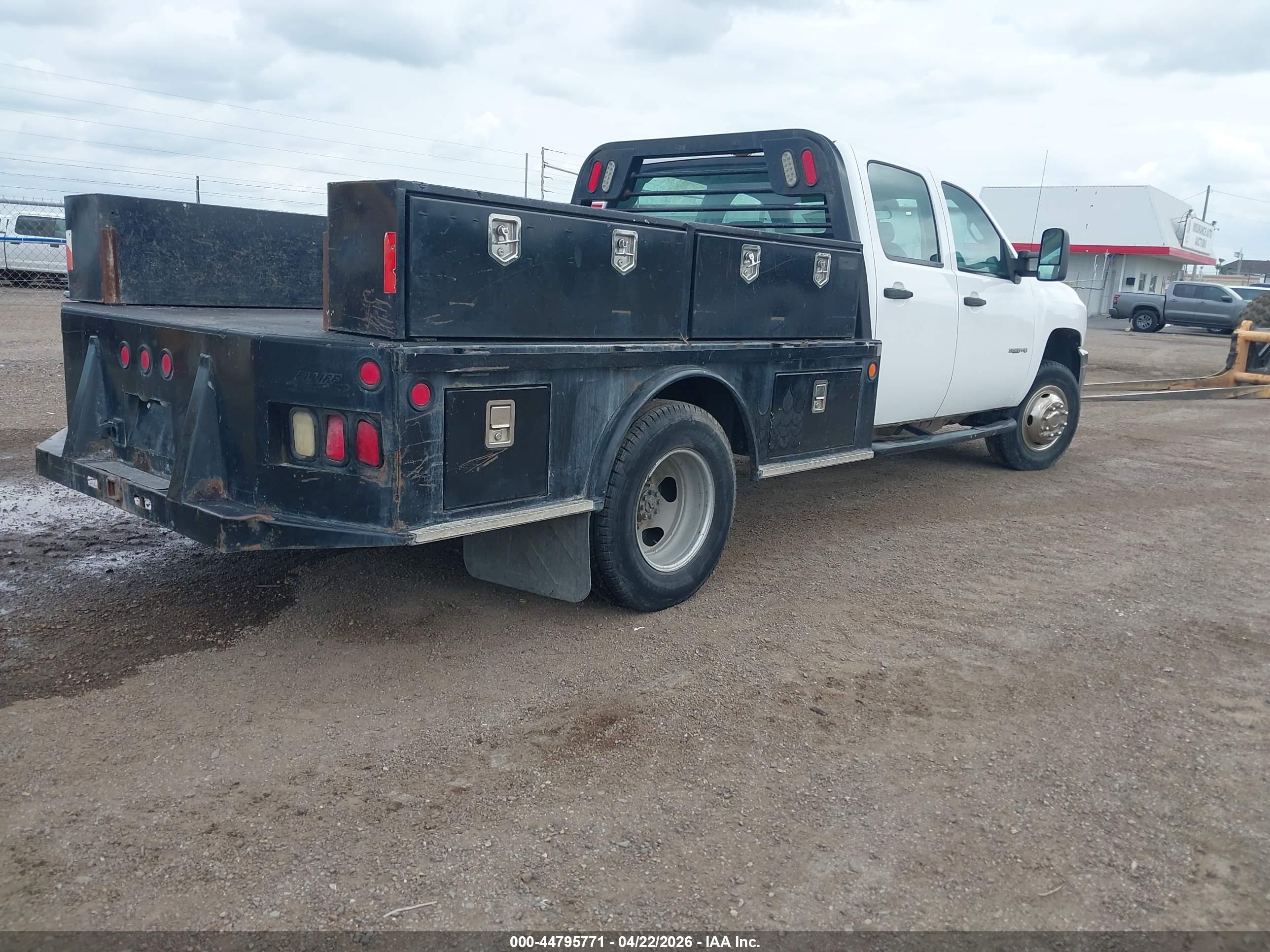 CHEVROLET SILVERADO image 4