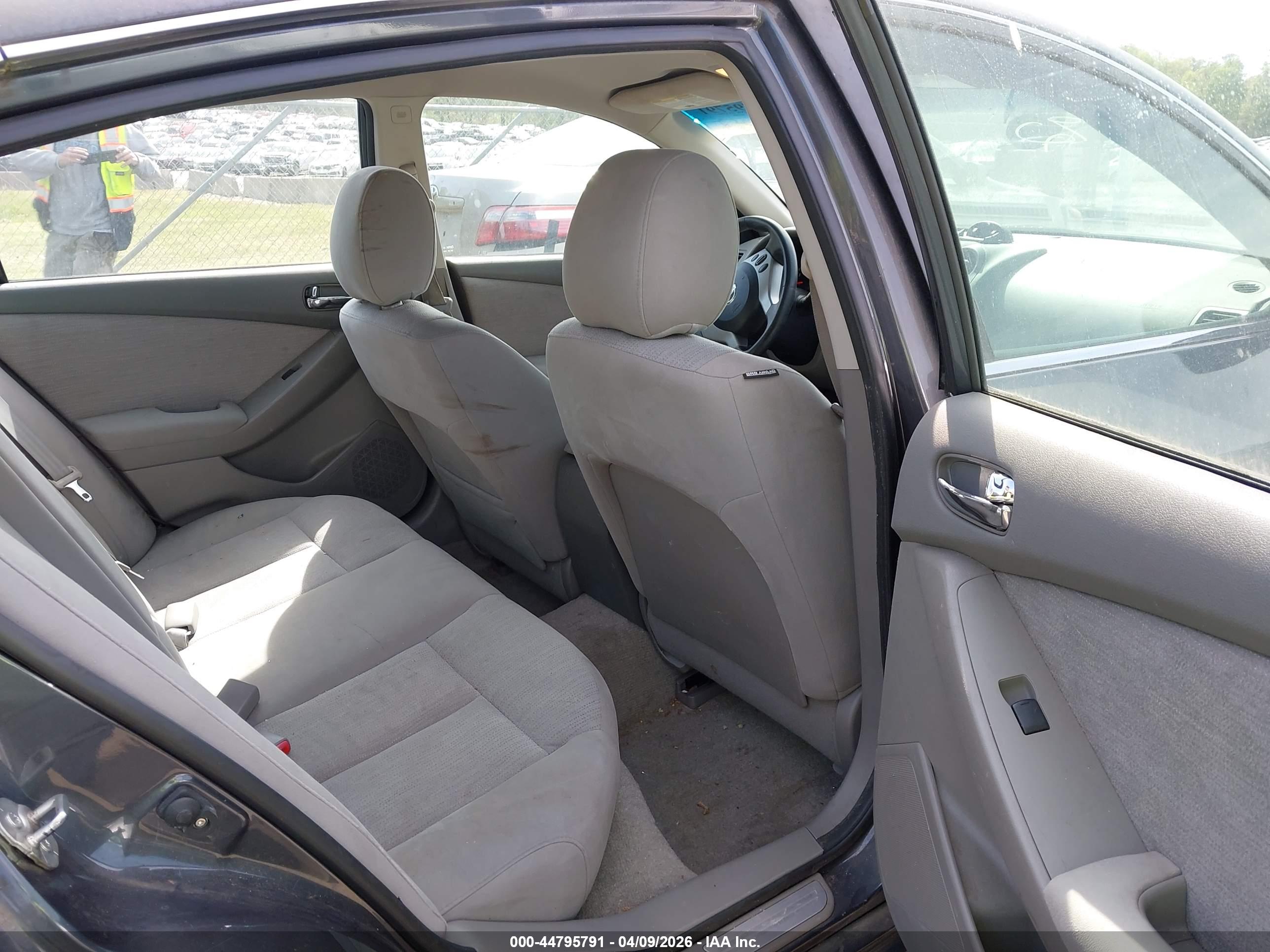 NISSAN ALTIMA image 8