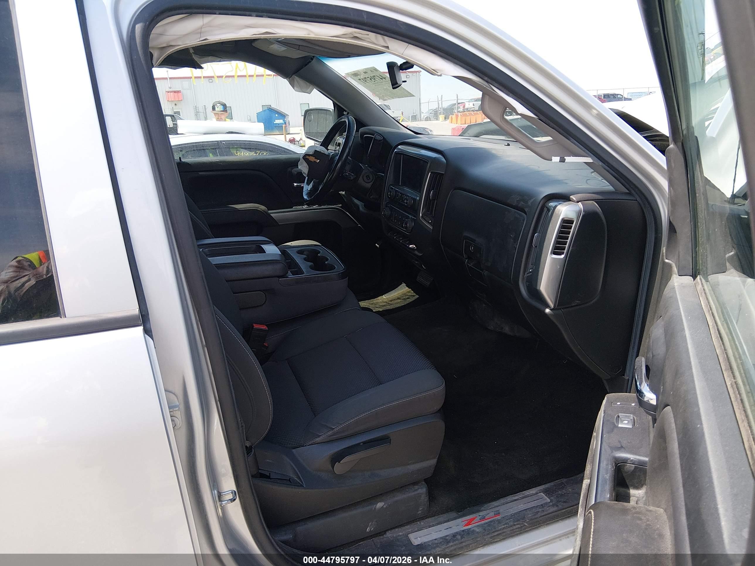 CHEVROLET SILVERADO image 5