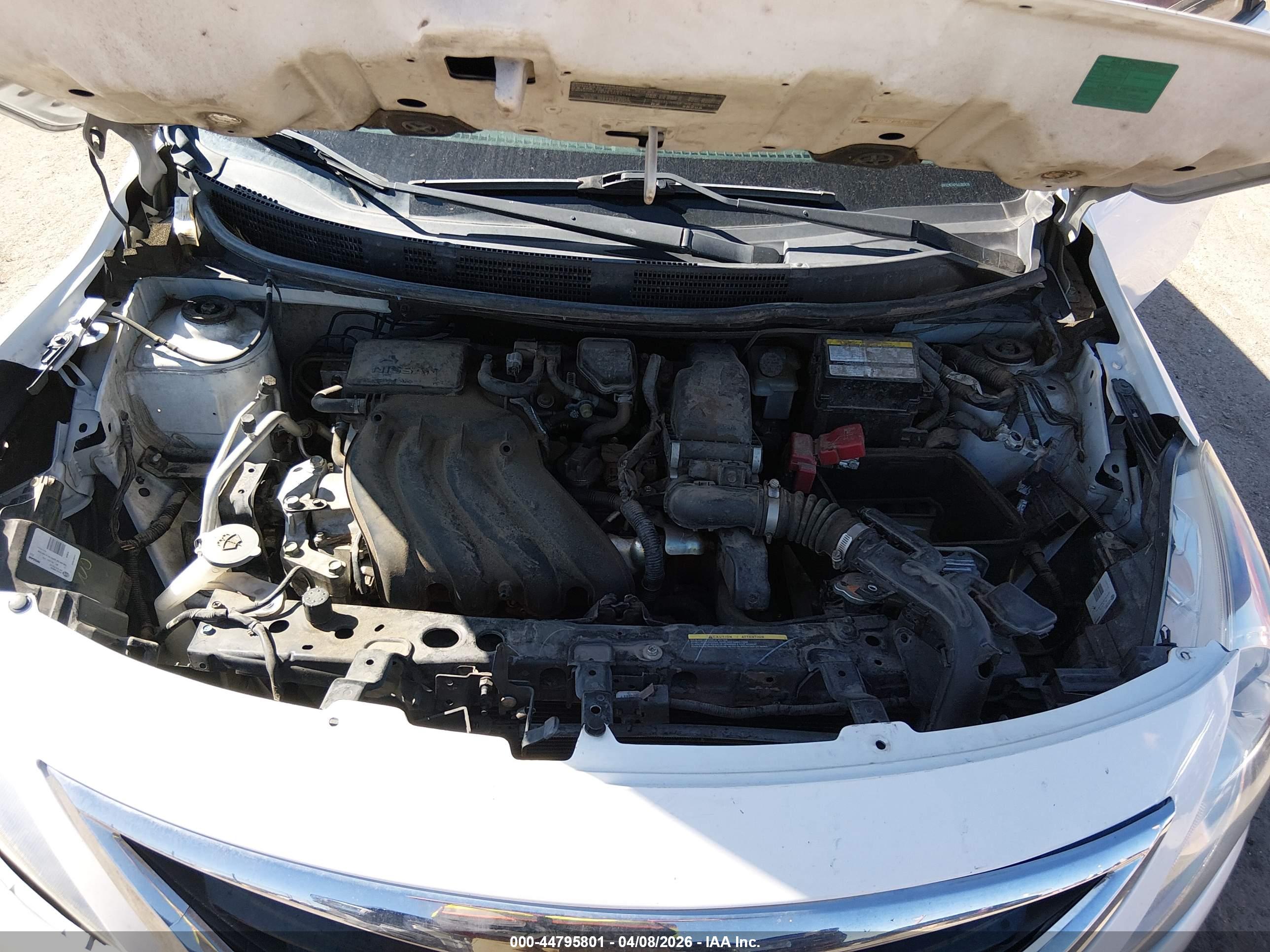 NISSAN VERSA image 10
