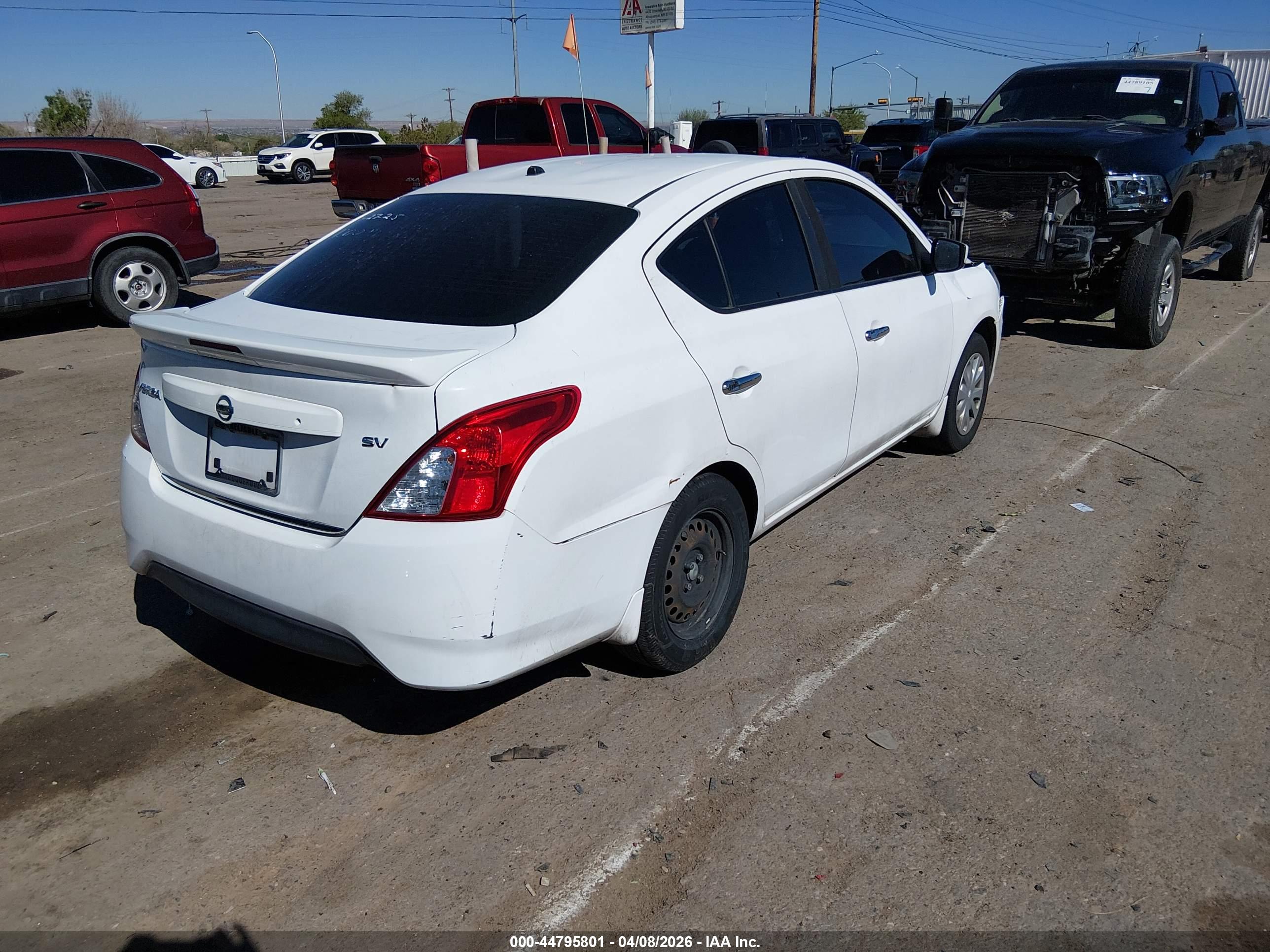 NISSAN VERSA image 4