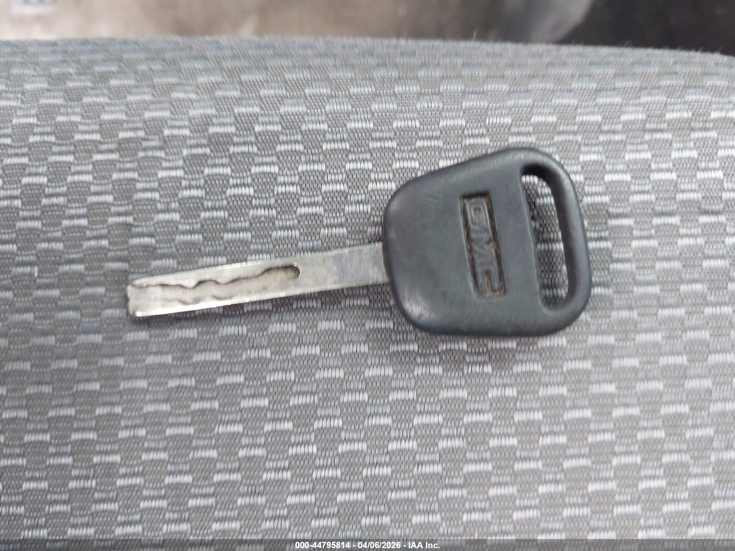 GMC SIERRA image 11