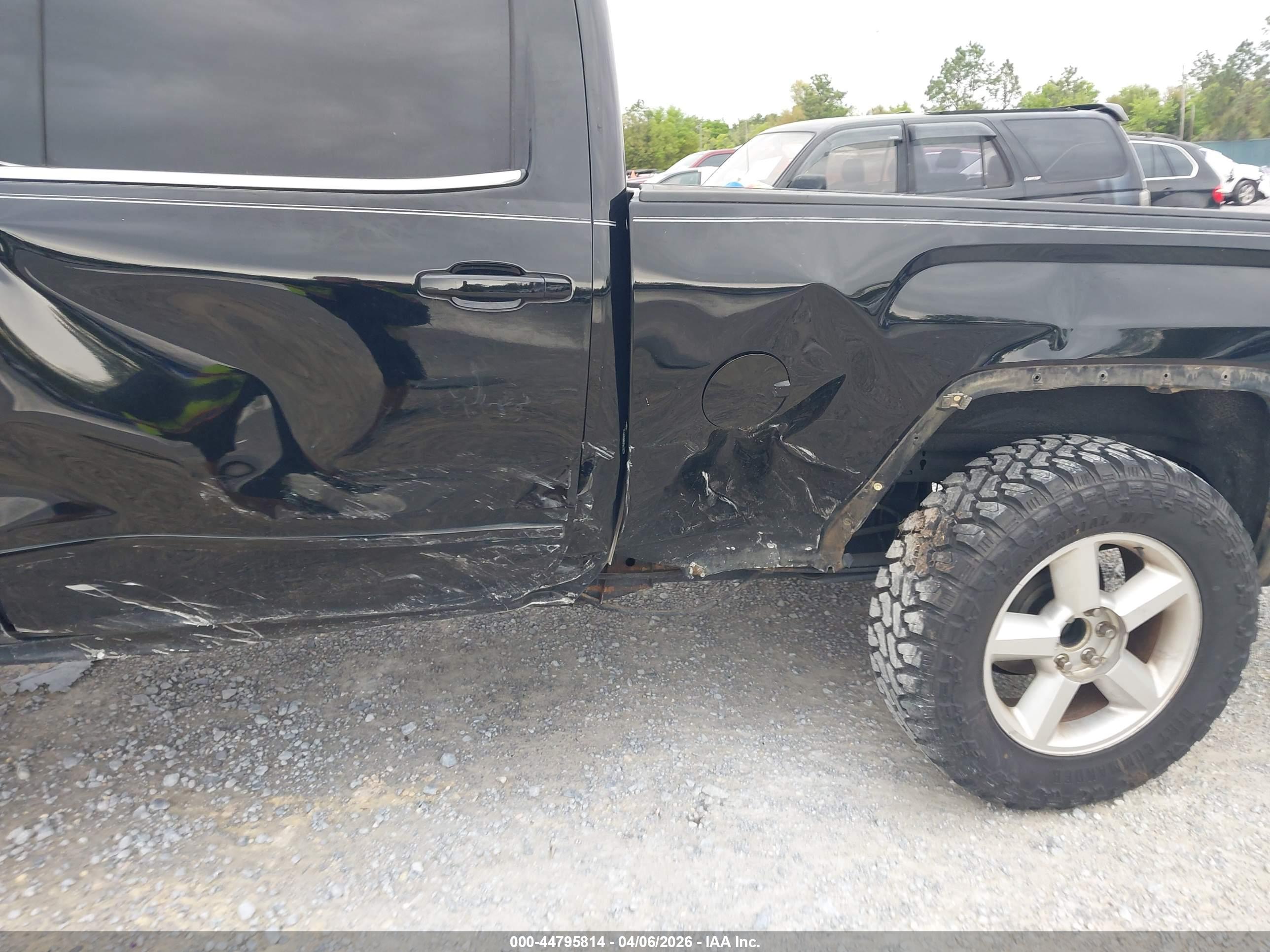 GMC SIERRA image 6
