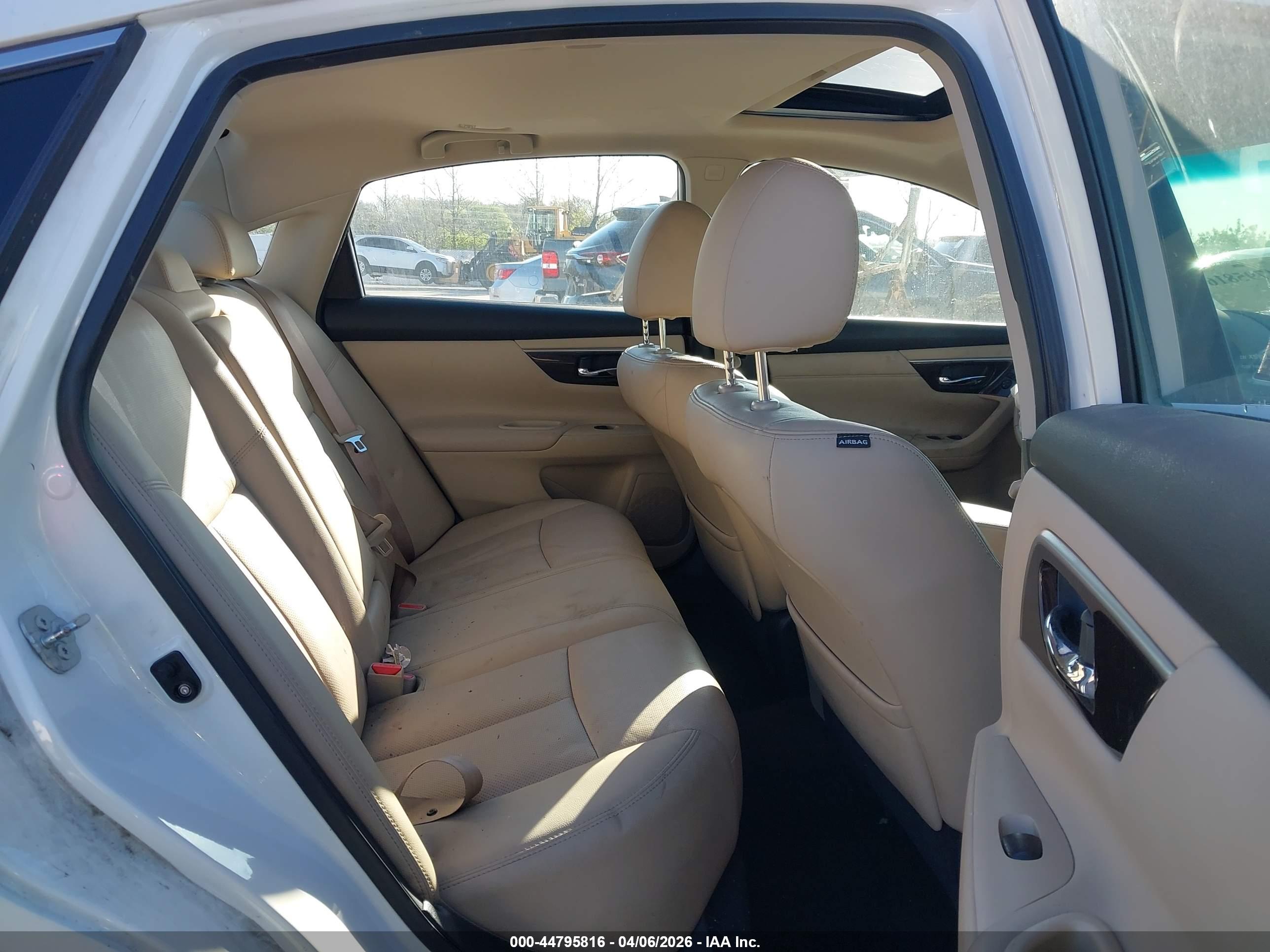 NISSAN ALTIMA image 8
