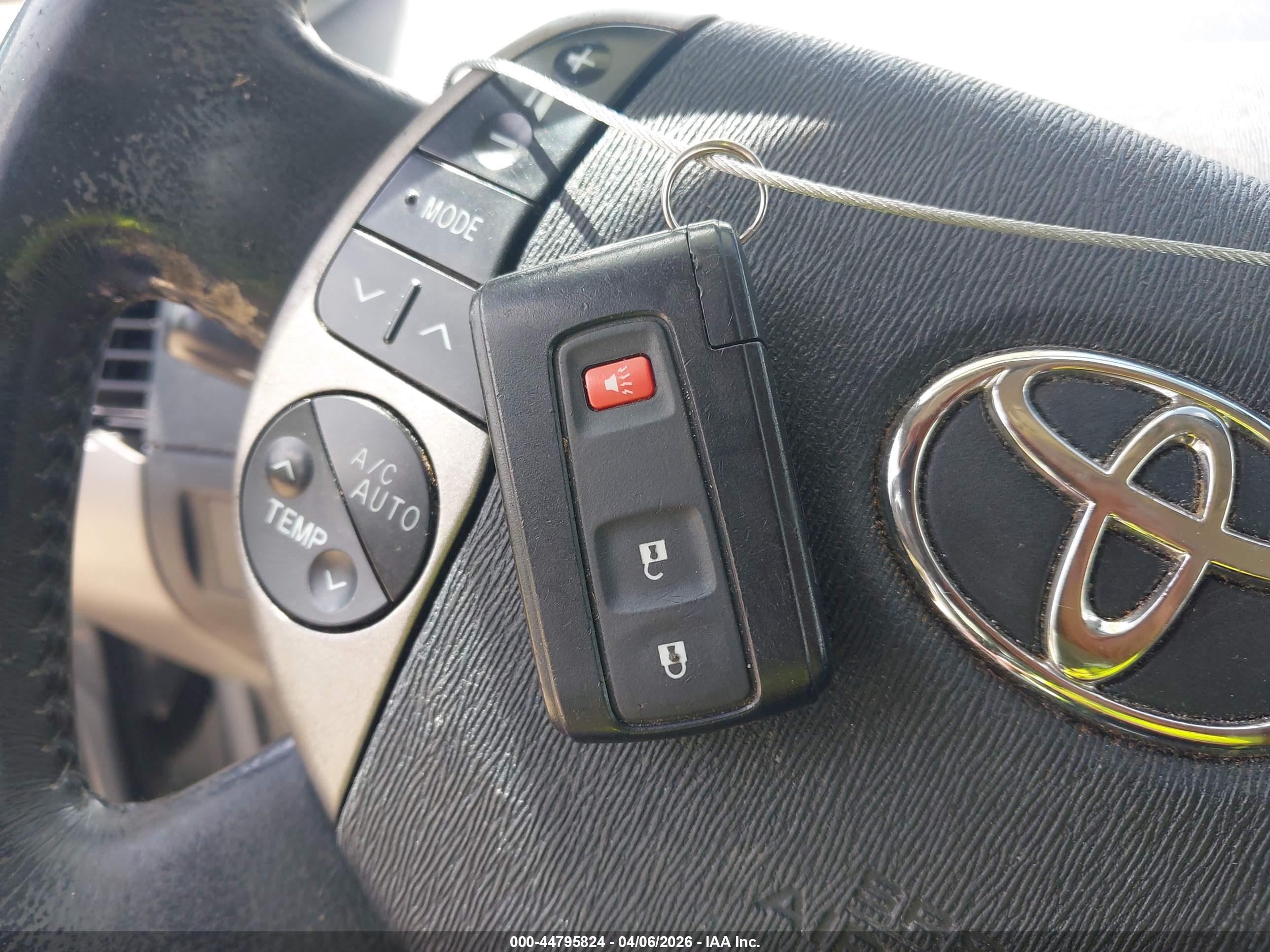 TOYOTA PRIUS image 11