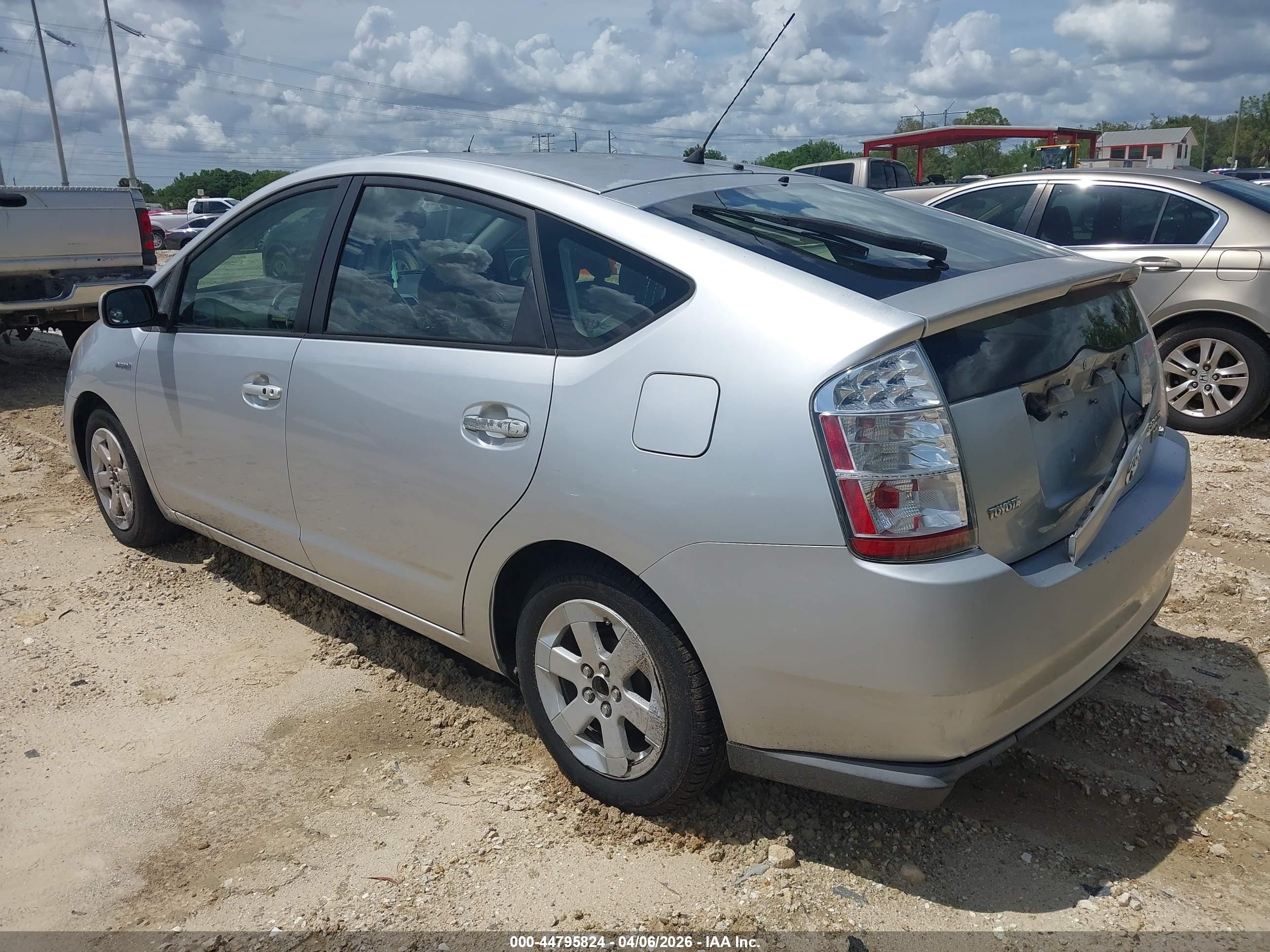 TOYOTA PRIUS image 3