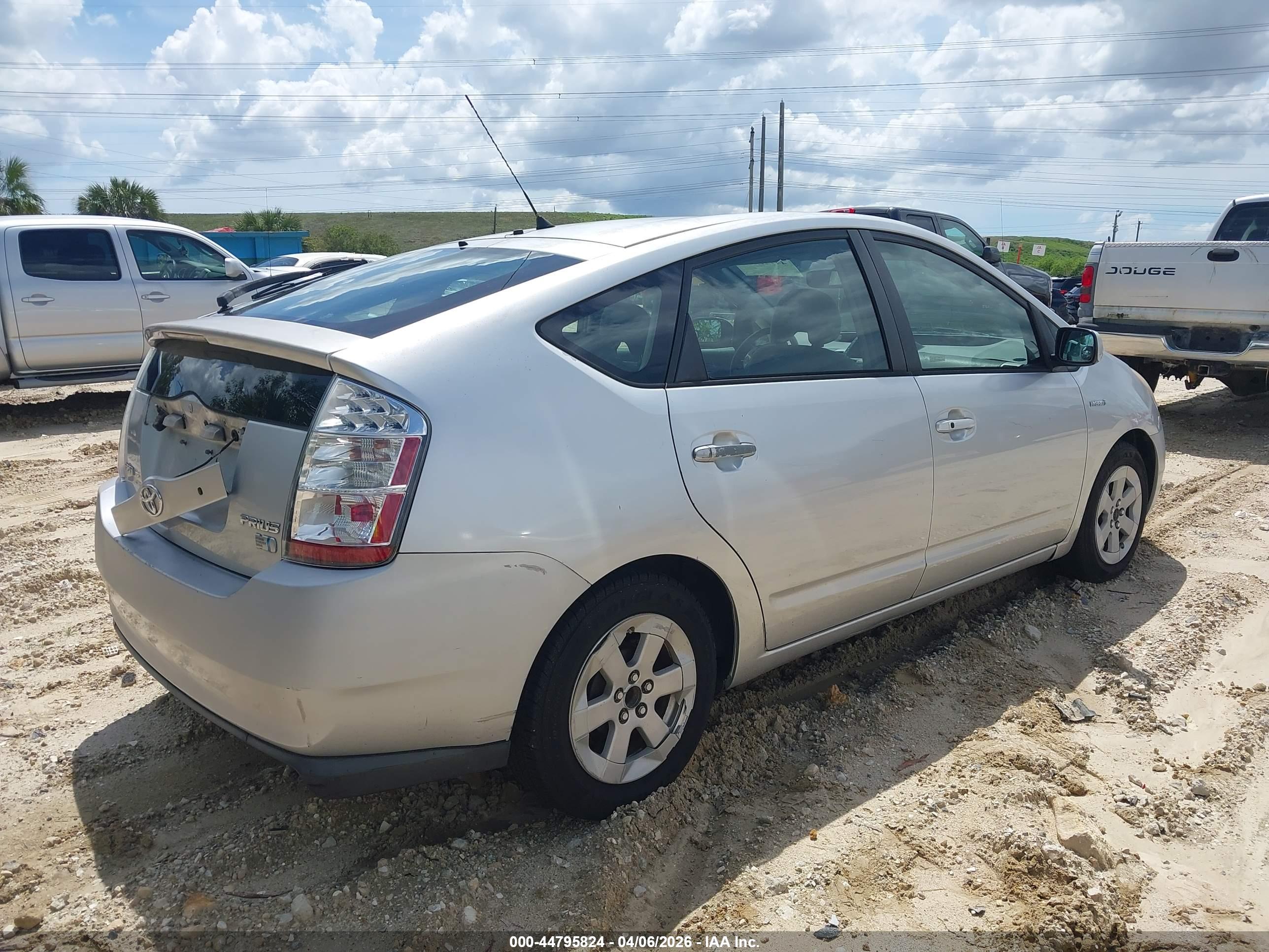 TOYOTA PRIUS image 4