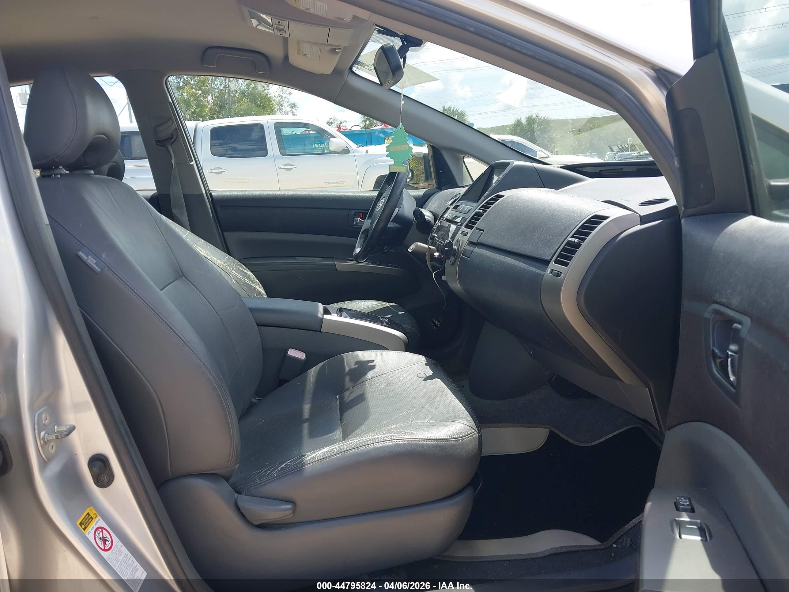 TOYOTA PRIUS image 5