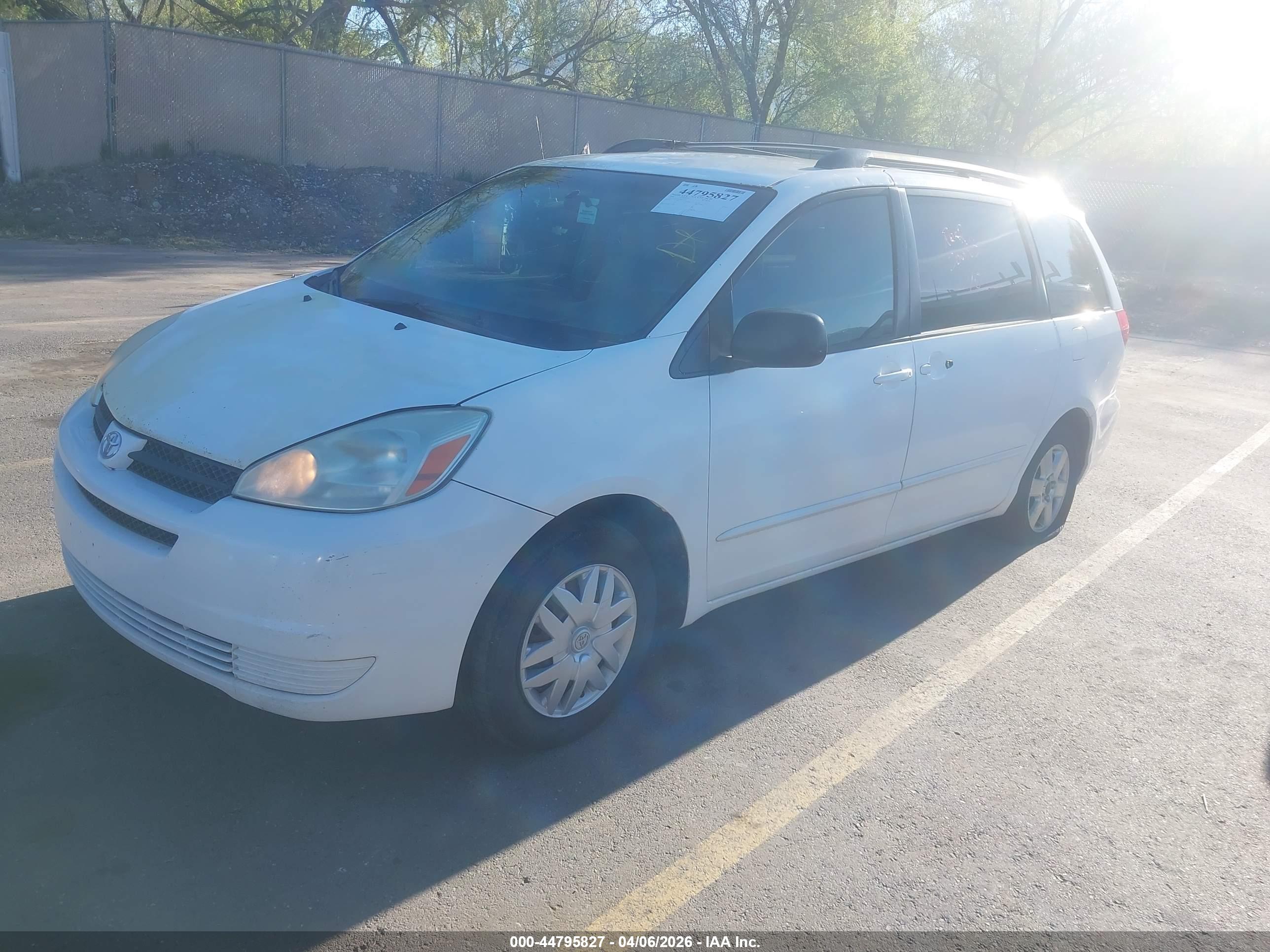 TOYOTA SIENNA image 2