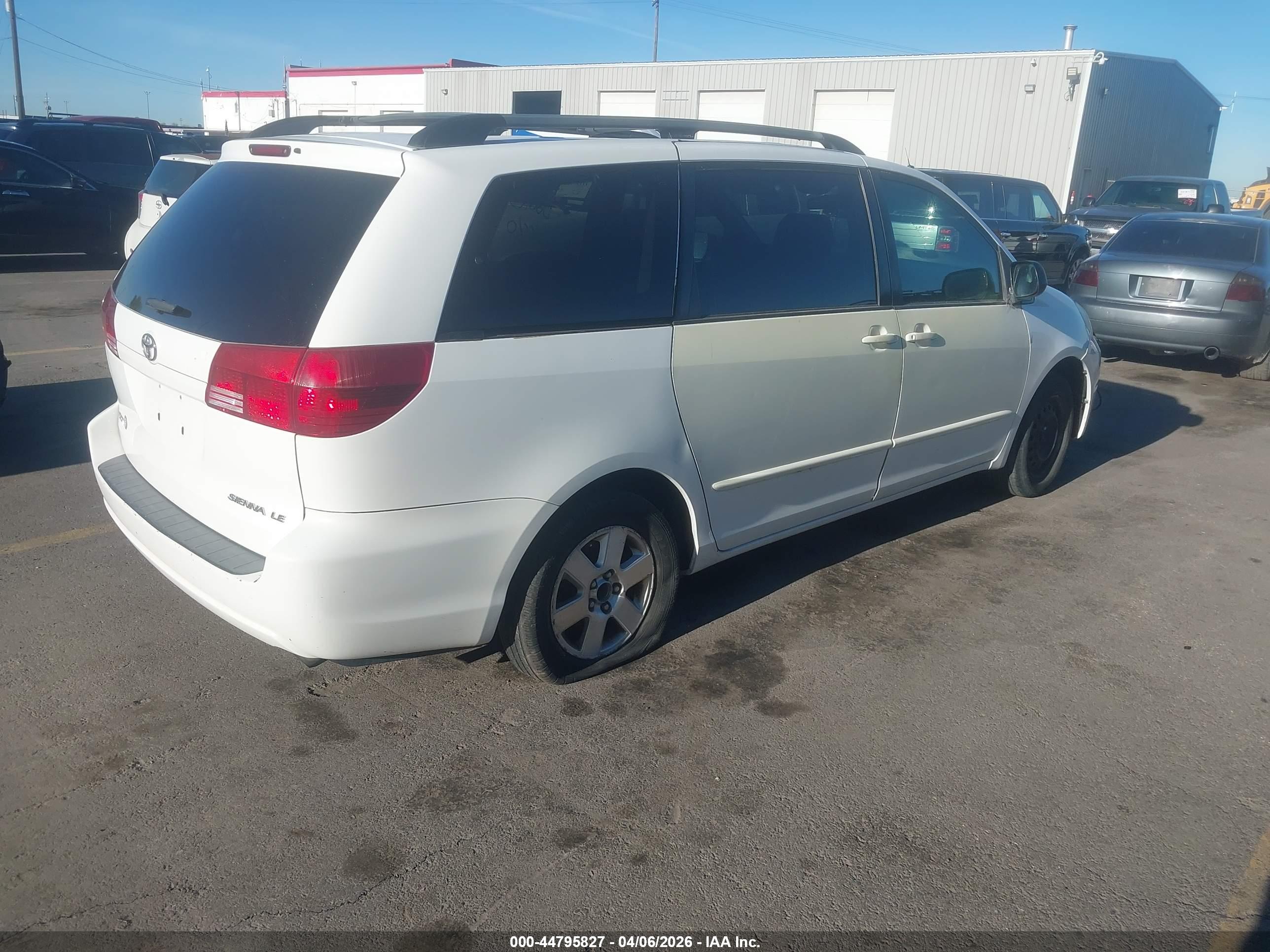 TOYOTA SIENNA image 4