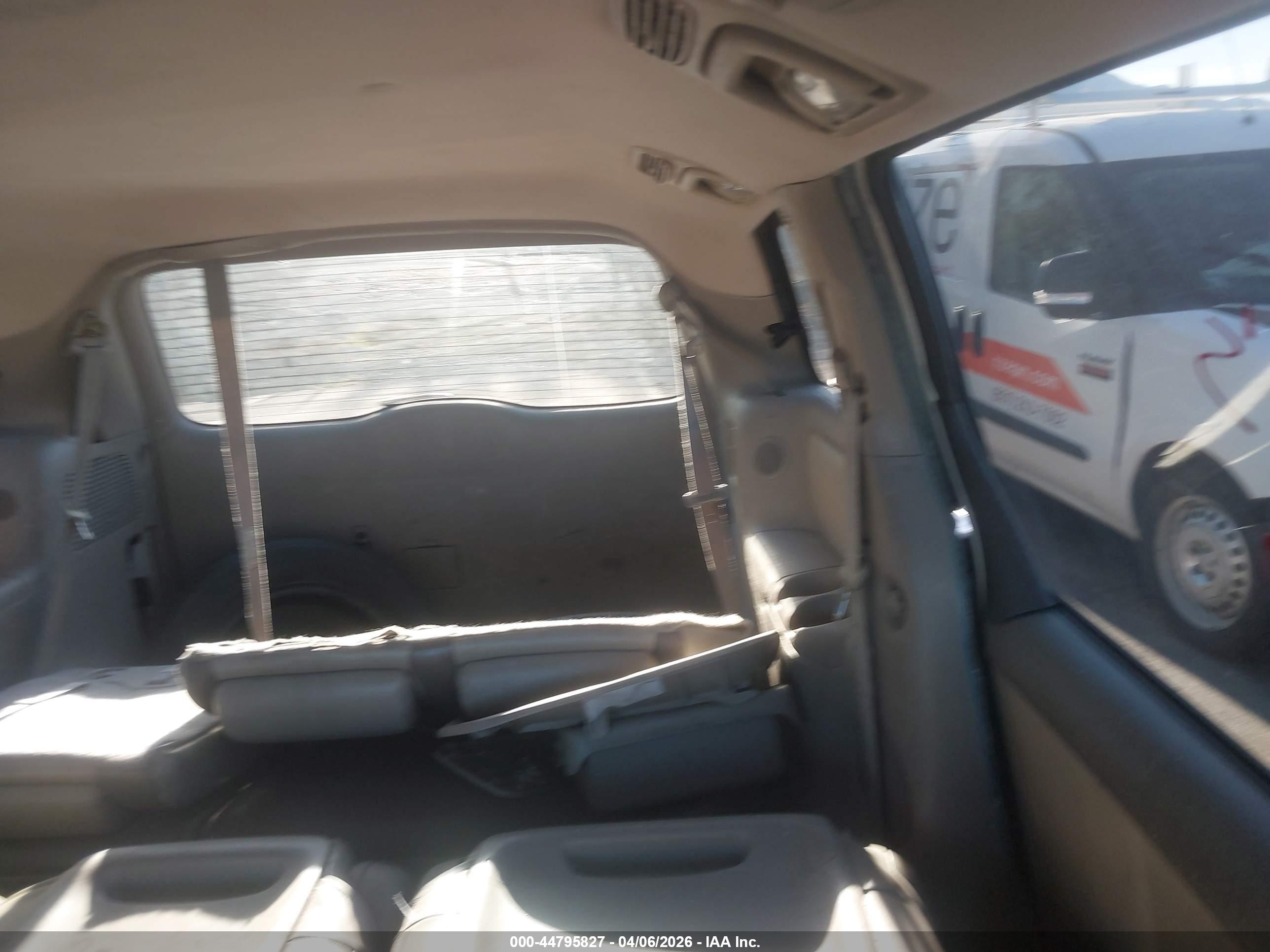 TOYOTA SIENNA image 8