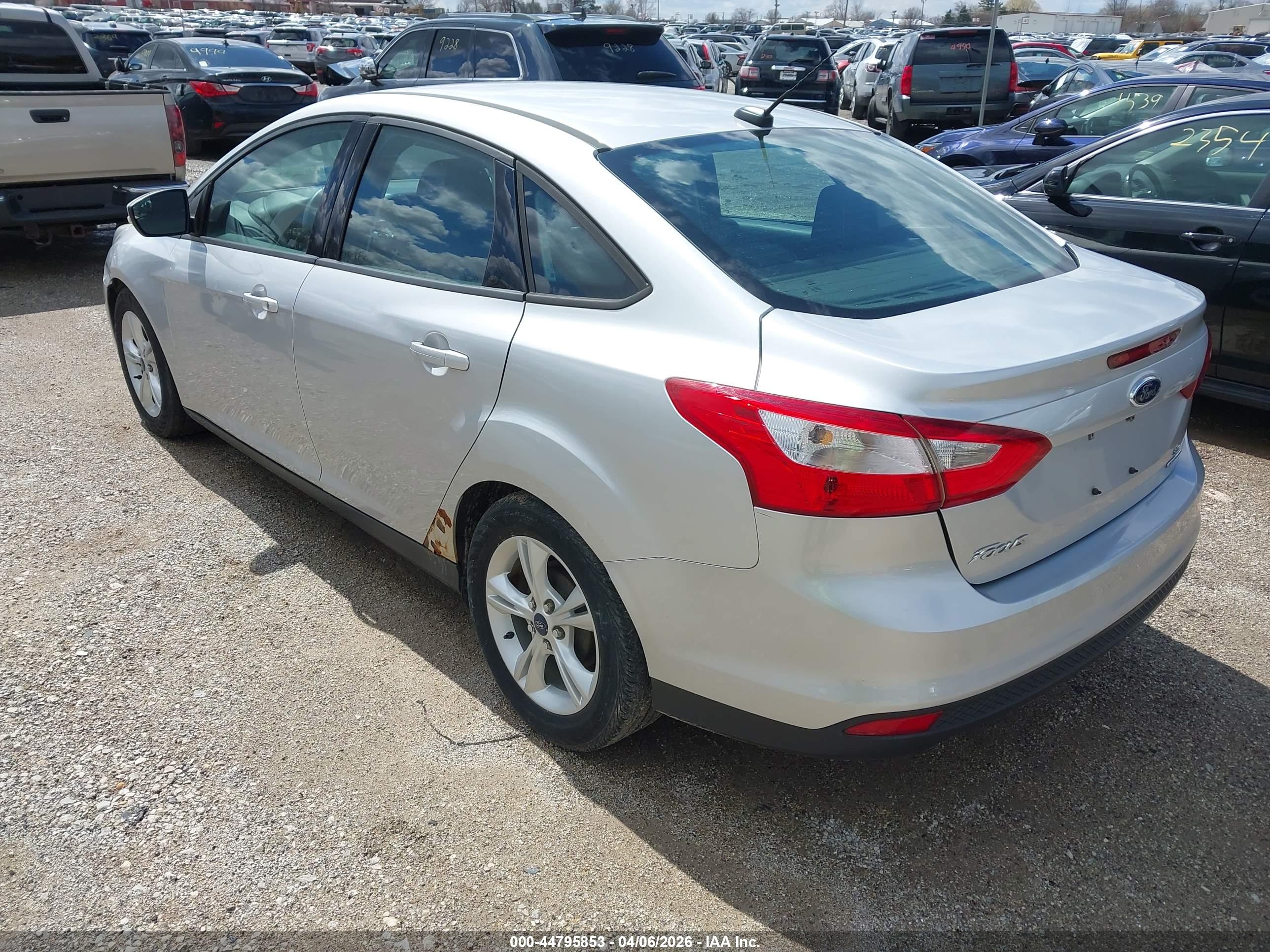 FORD FOCUS image 3