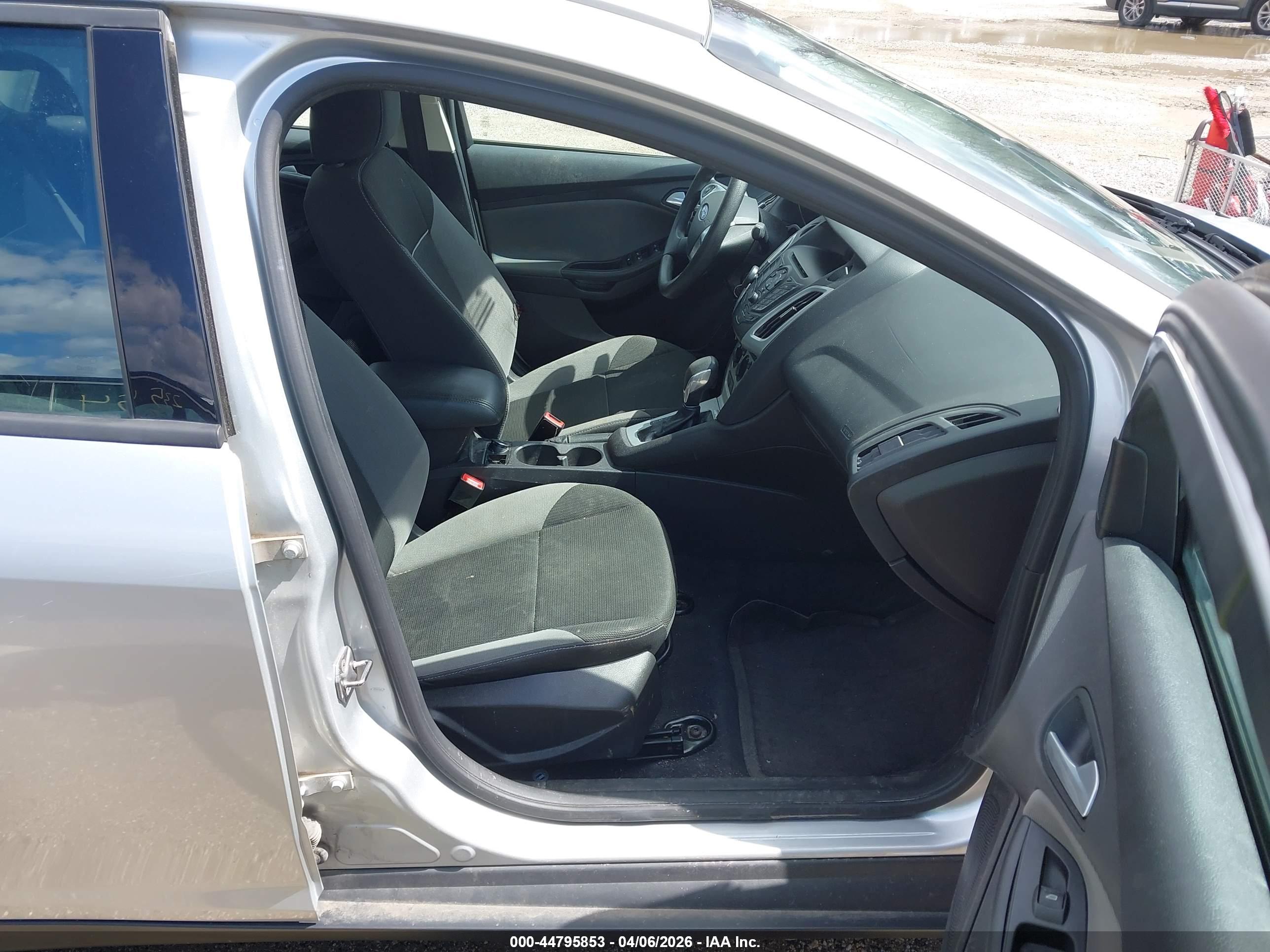 FORD FOCUS image 5