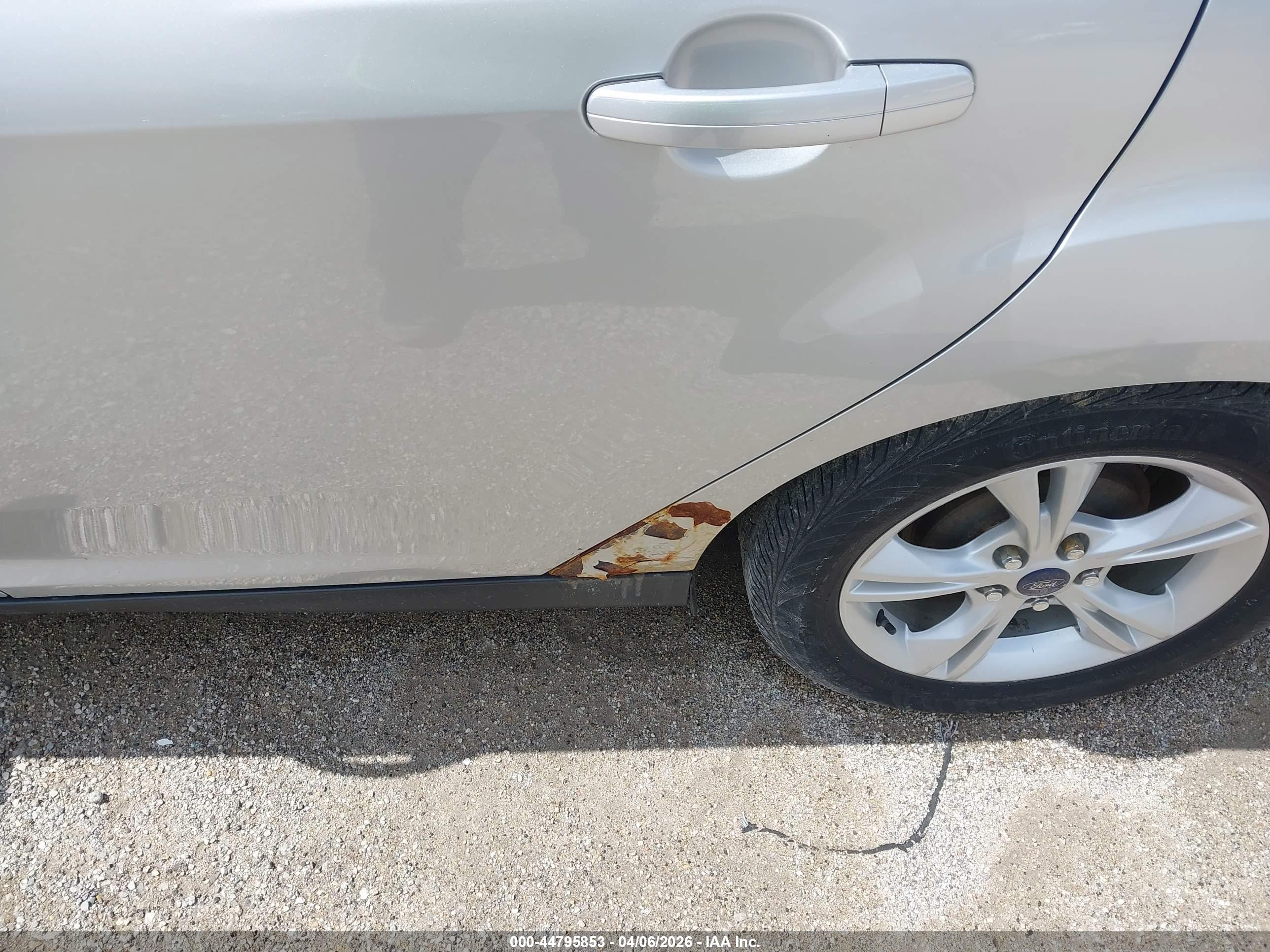 FORD FOCUS image 6