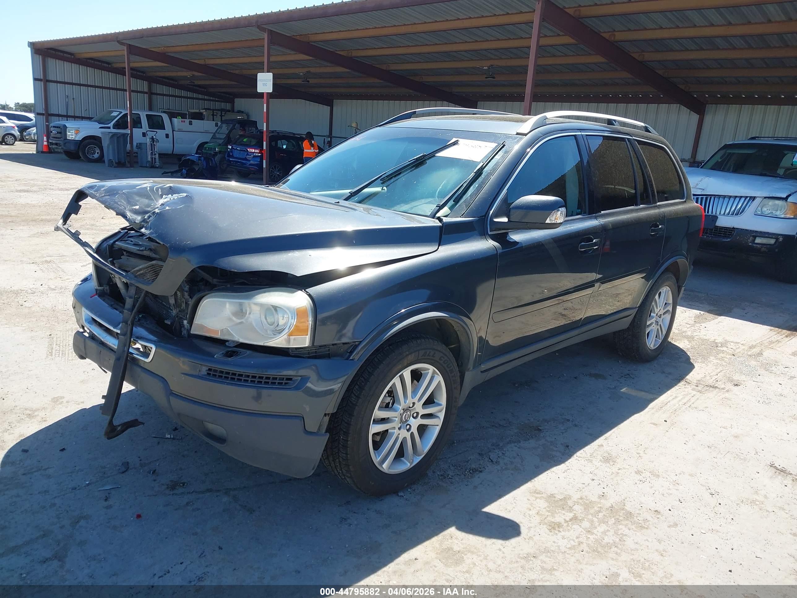 VOLVO XC90 image 2