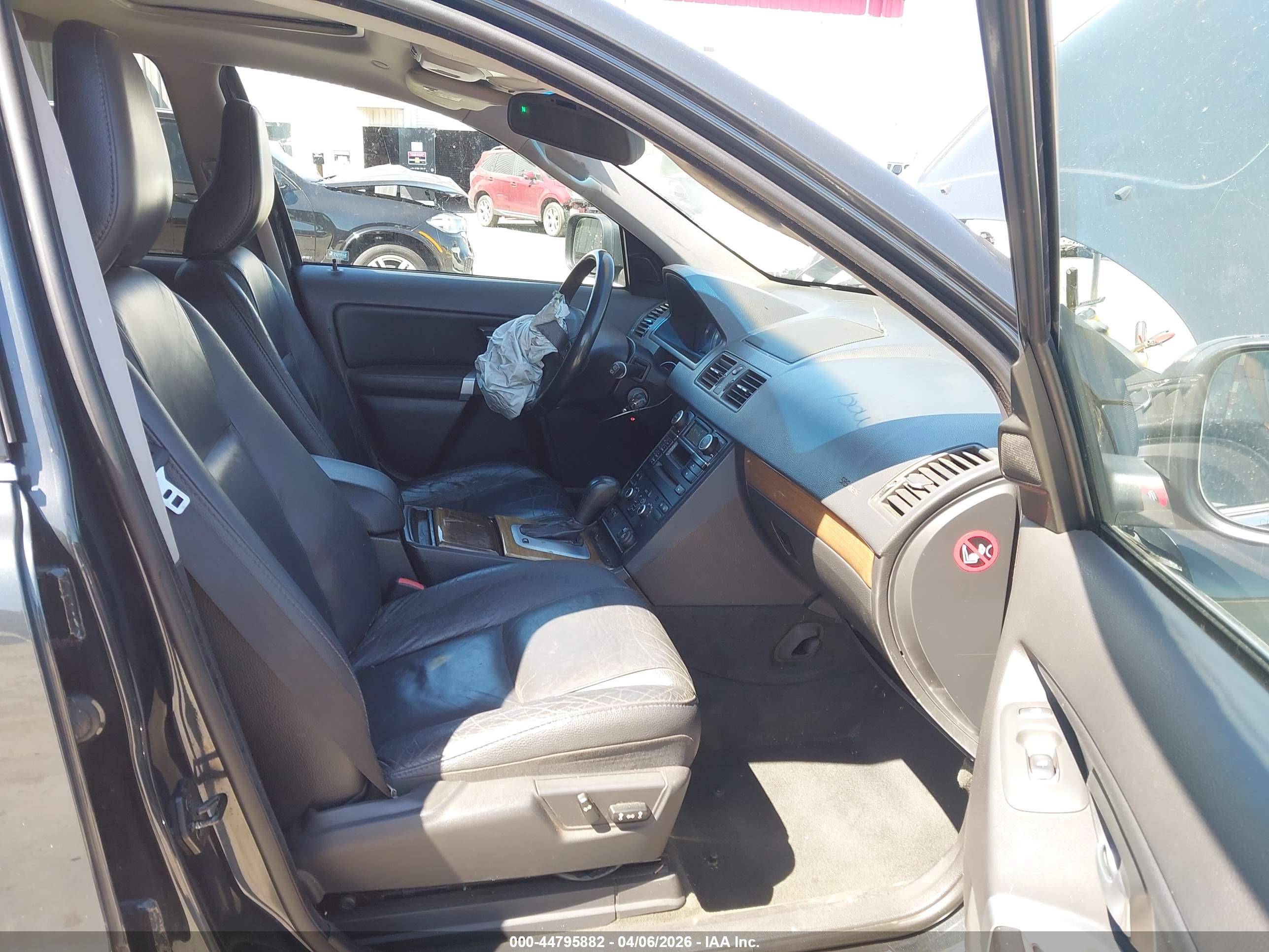 VOLVO XC90 image 5