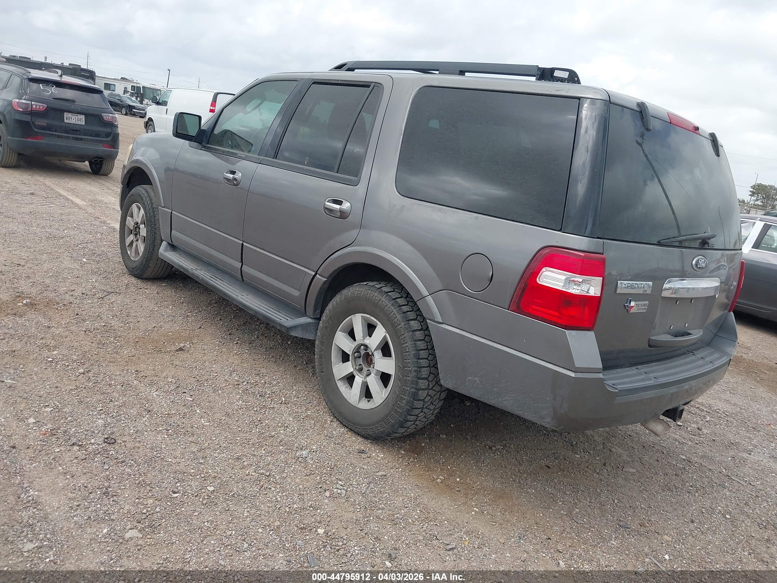 FORD EXPEDITION image 3