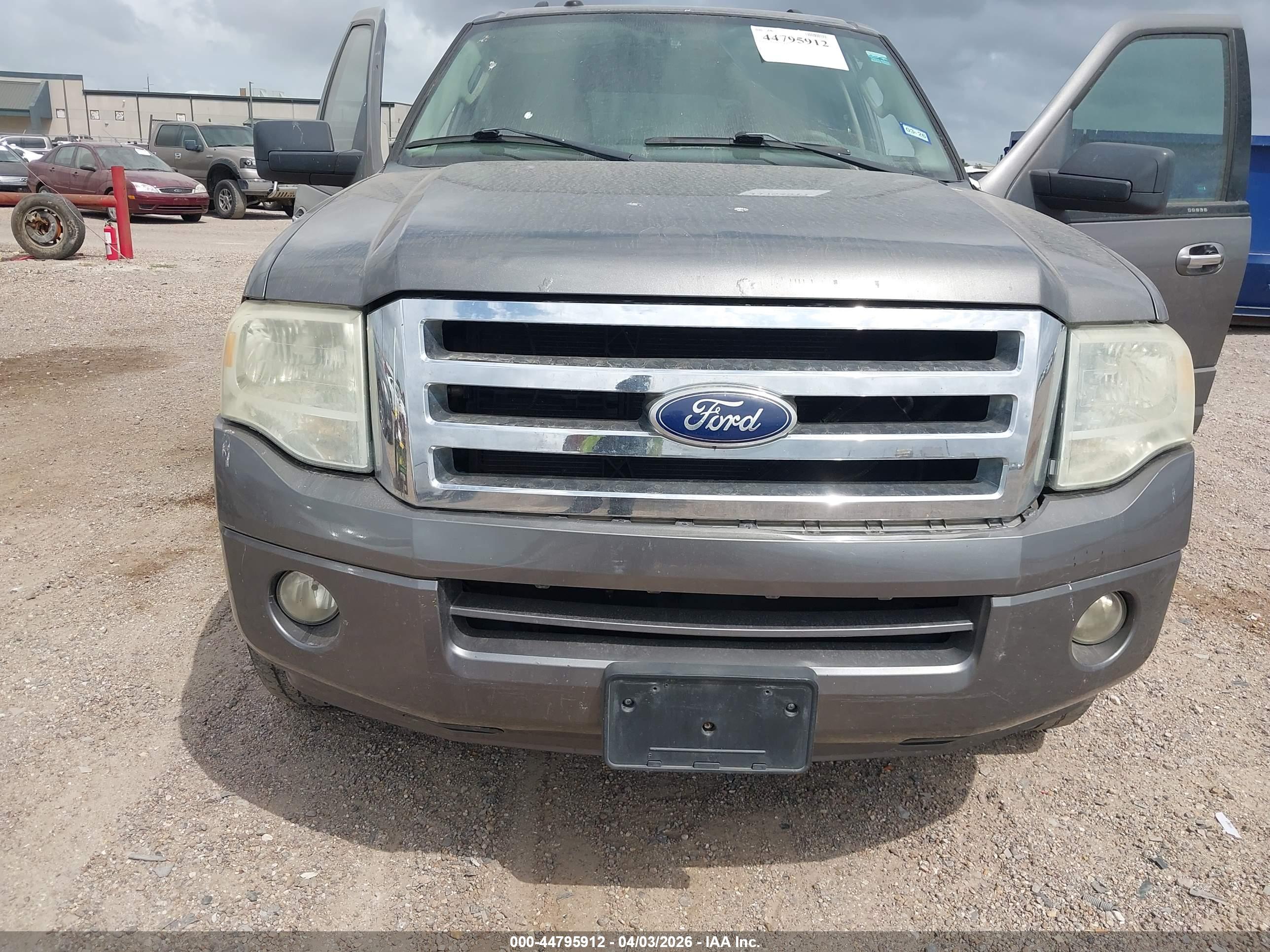 FORD EXPEDITION image 6