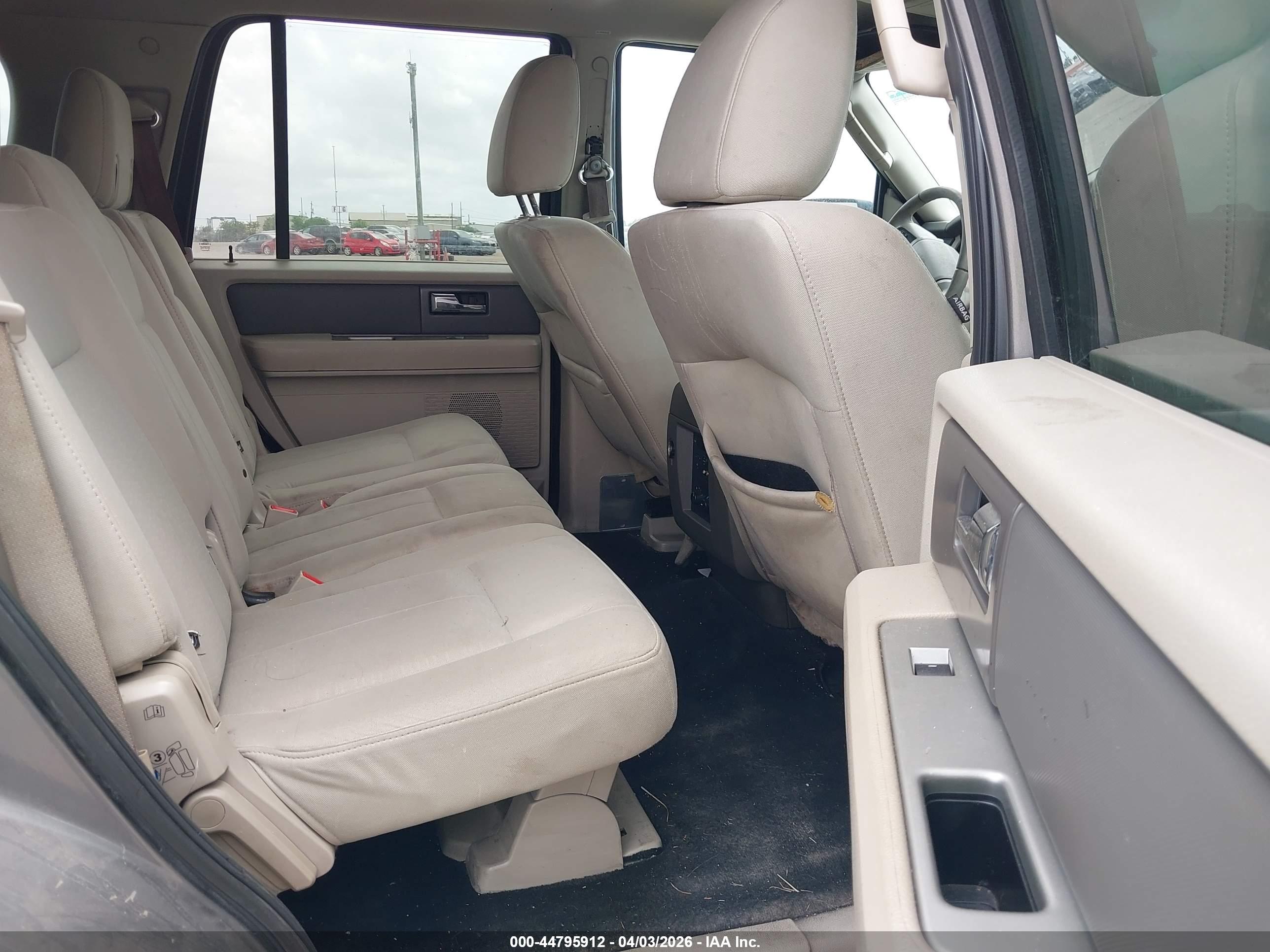 FORD EXPEDITION image 8