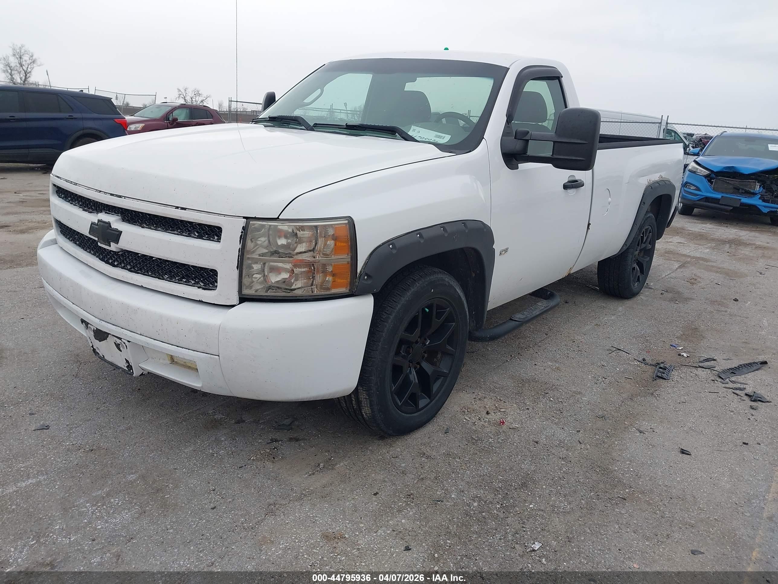 CHEVROLET SILVERADO image 2