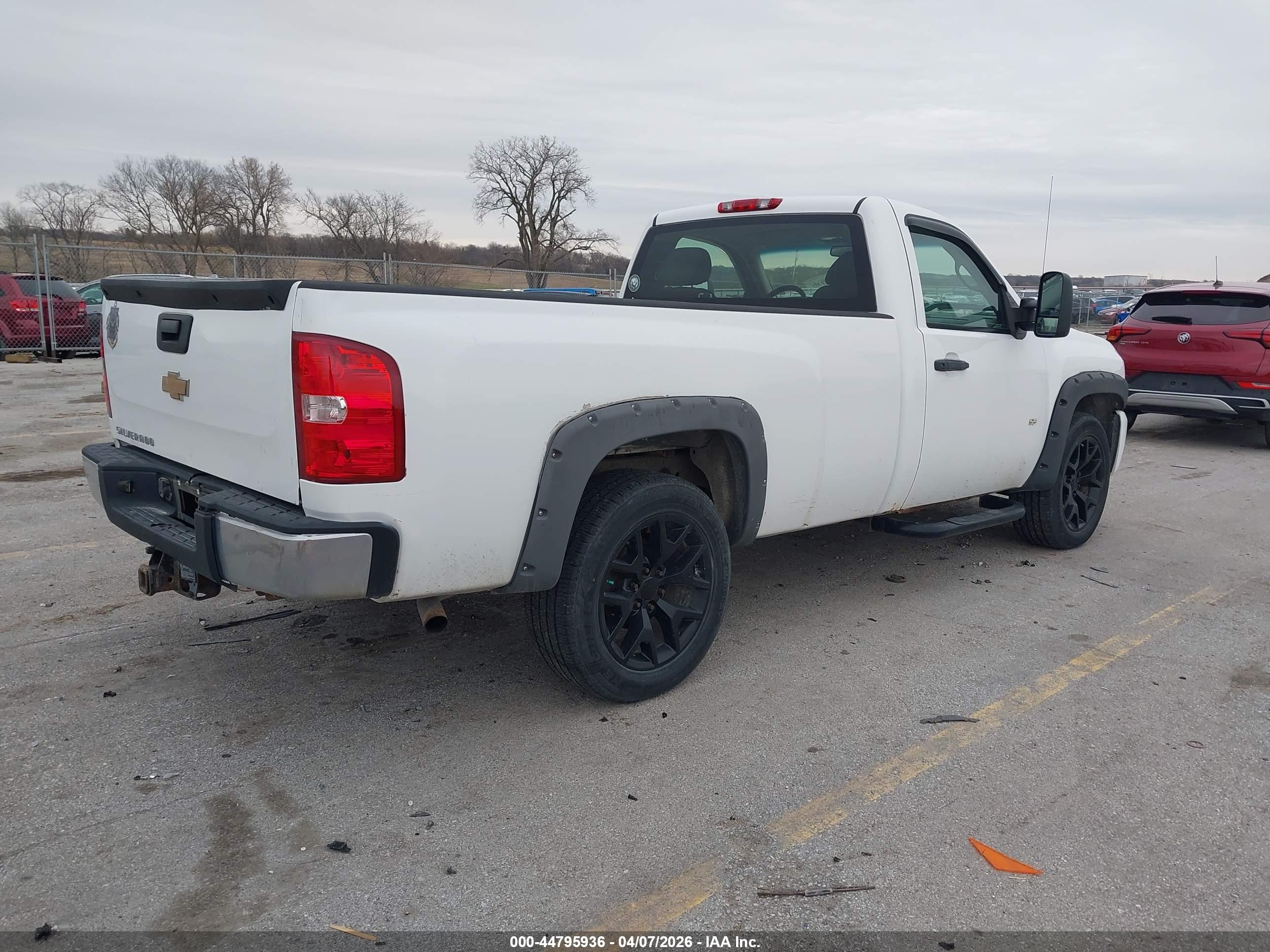 CHEVROLET SILVERADO image 4