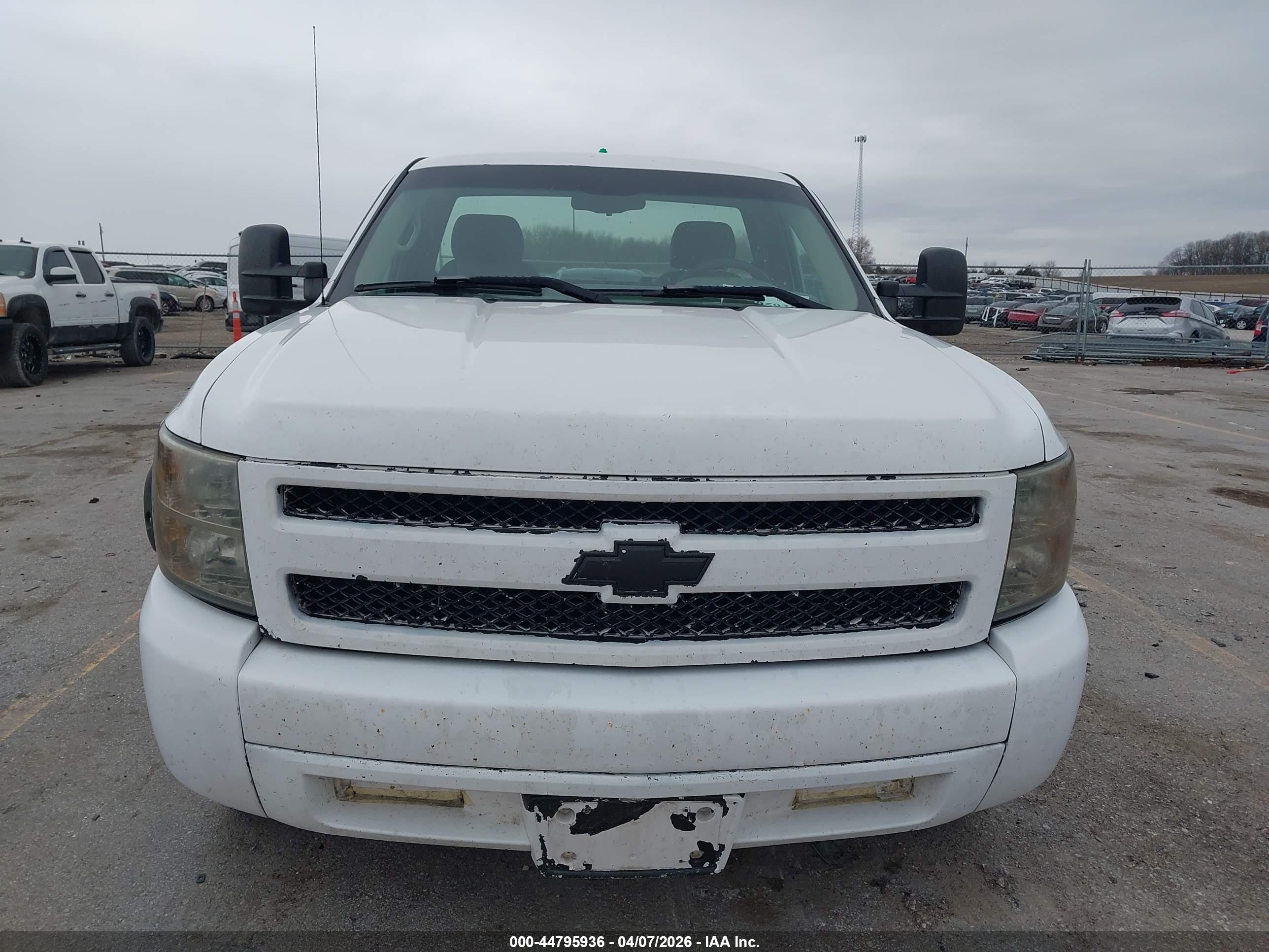 CHEVROLET SILVERADO image 6